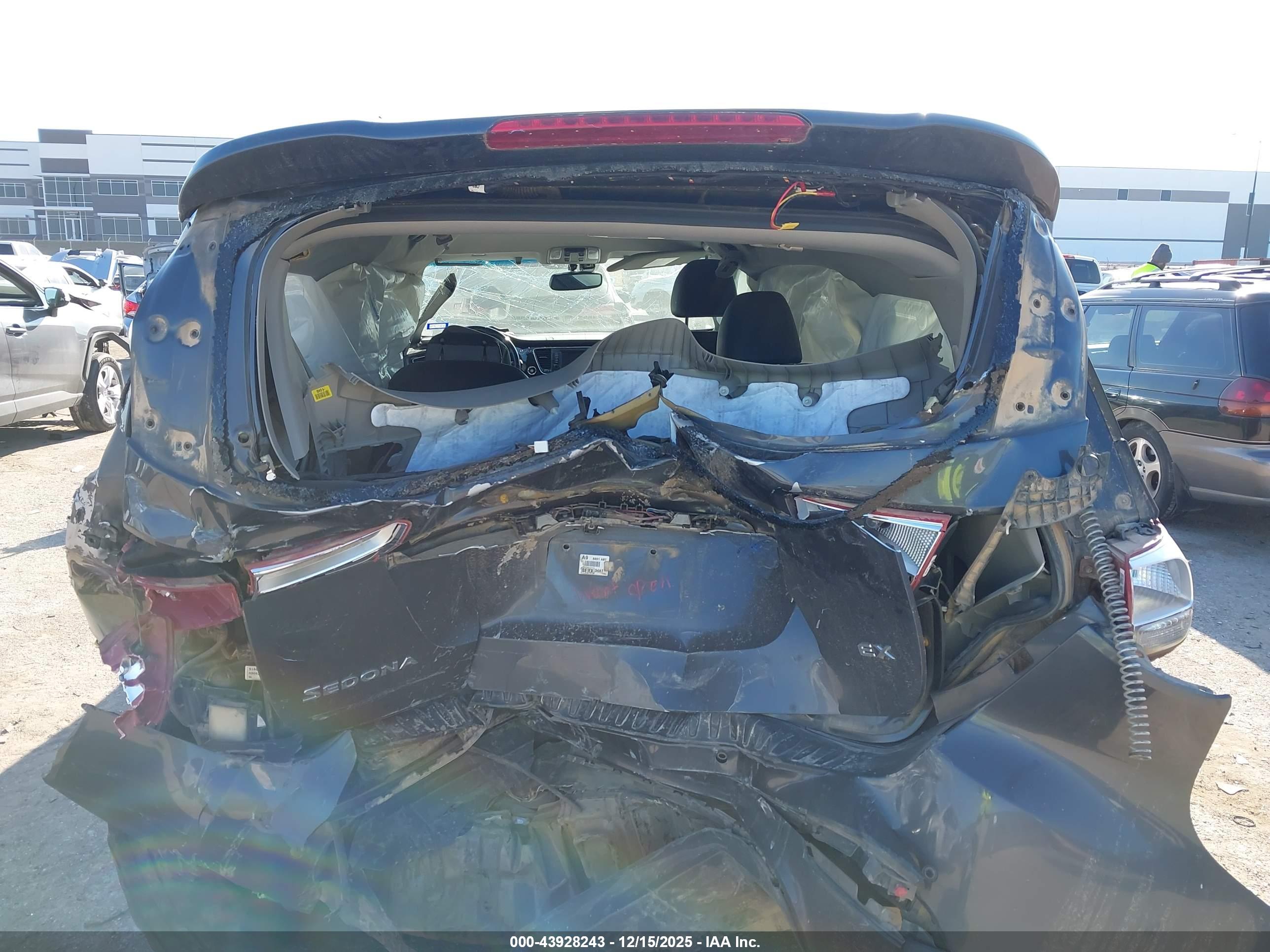 KIA SEDONA image 6