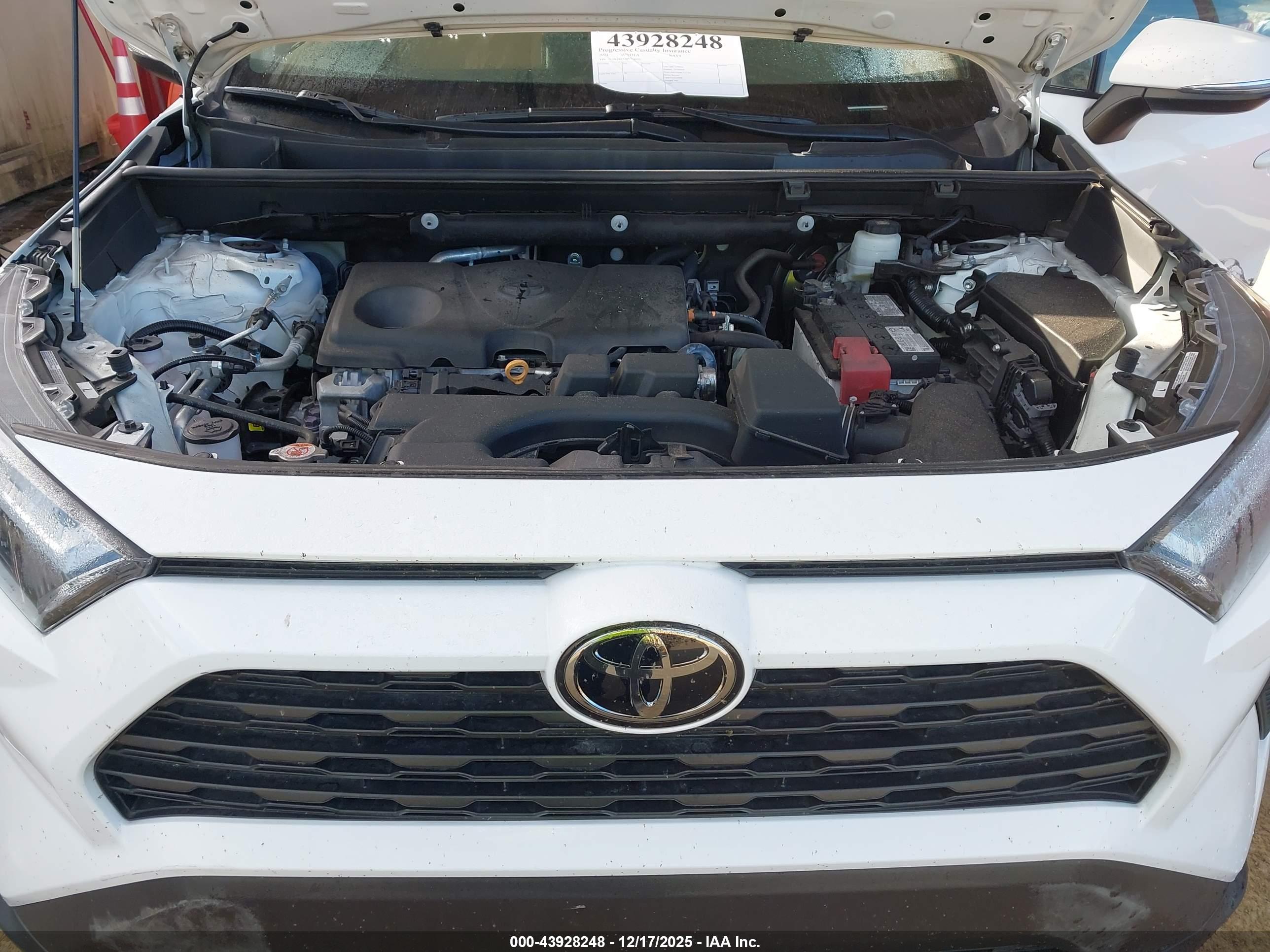 TOYOTA RAV4 image 10