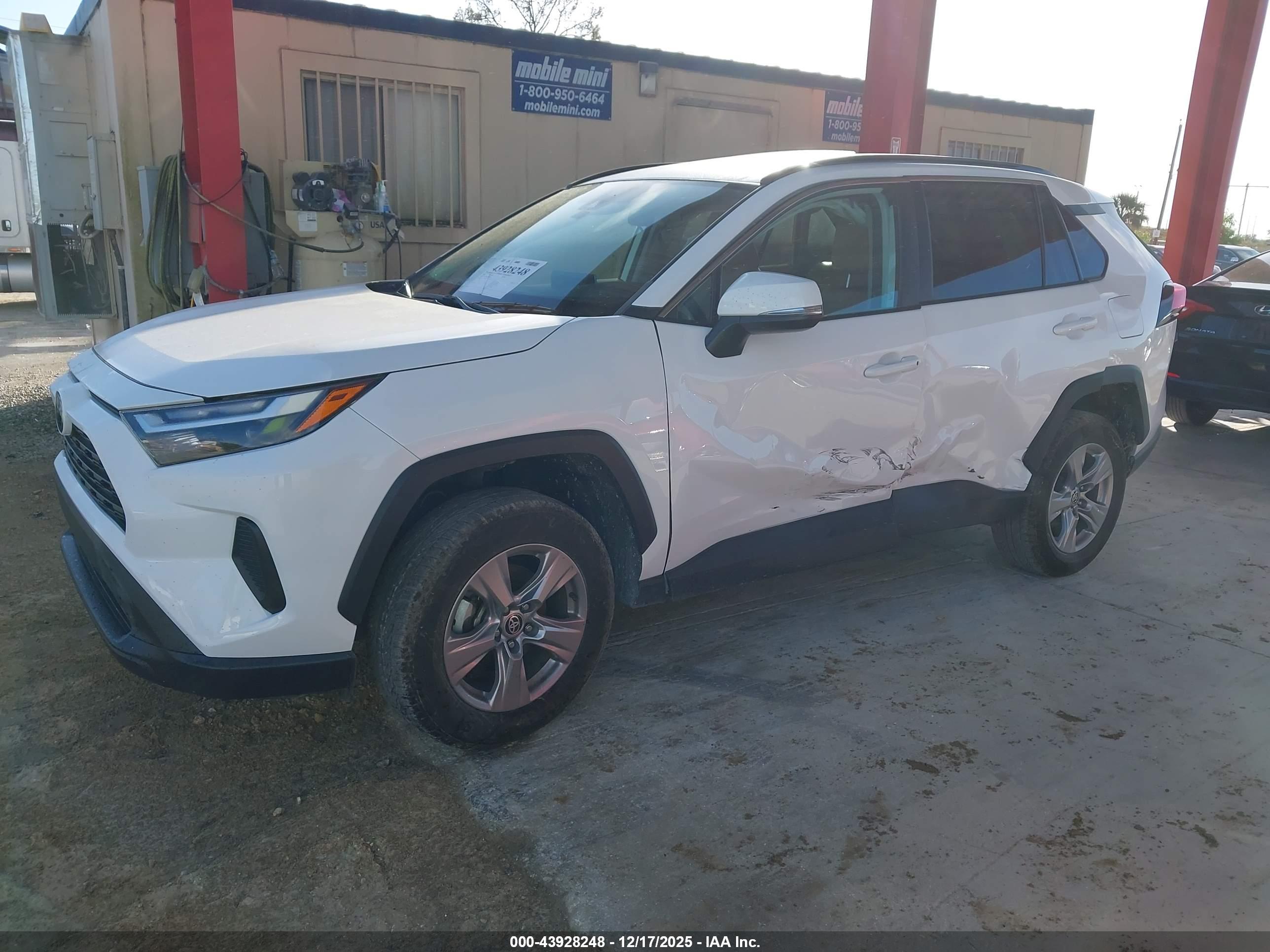 TOYOTA RAV4 image 2