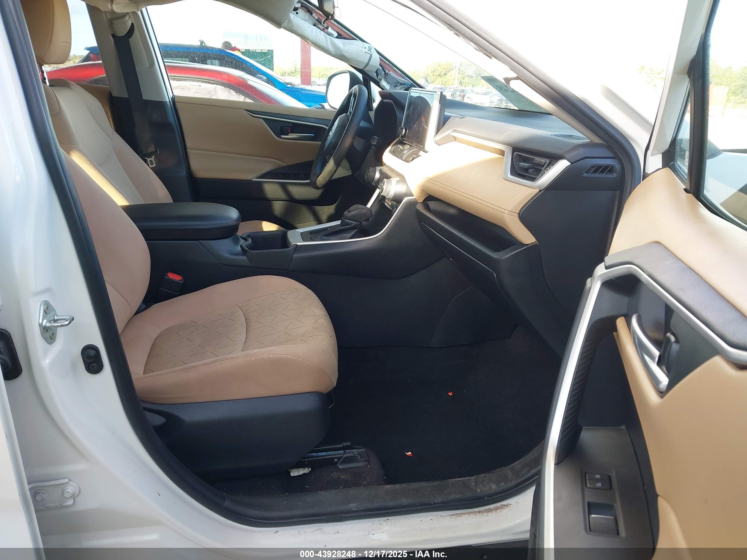 TOYOTA RAV4 image 5