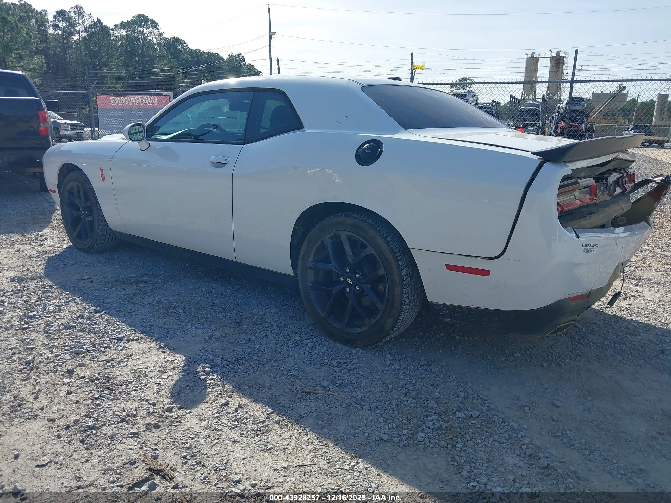 DODGE CHALLENGER image 3