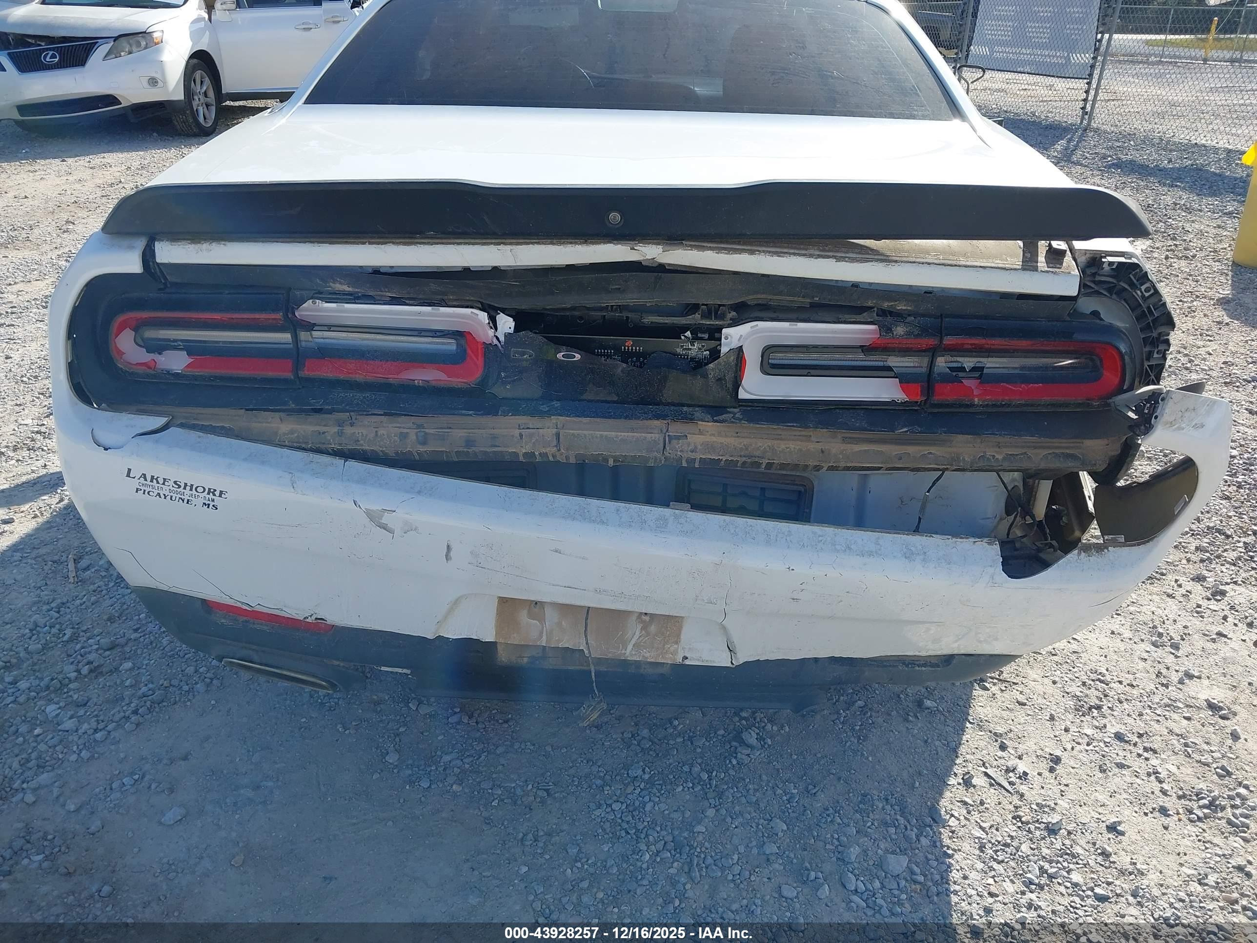 DODGE CHALLENGER image 6