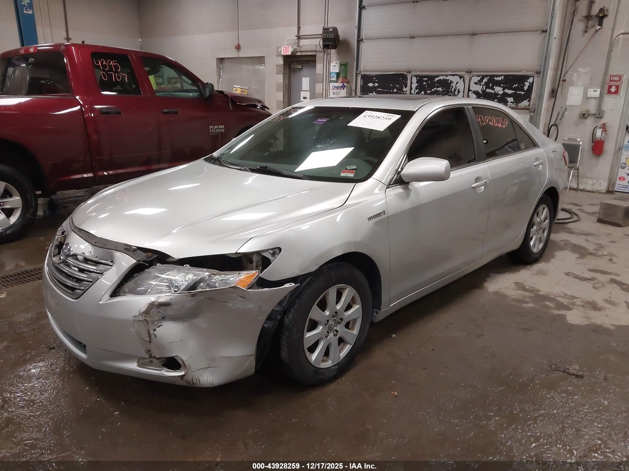 TOYOTA CAMRY image 2