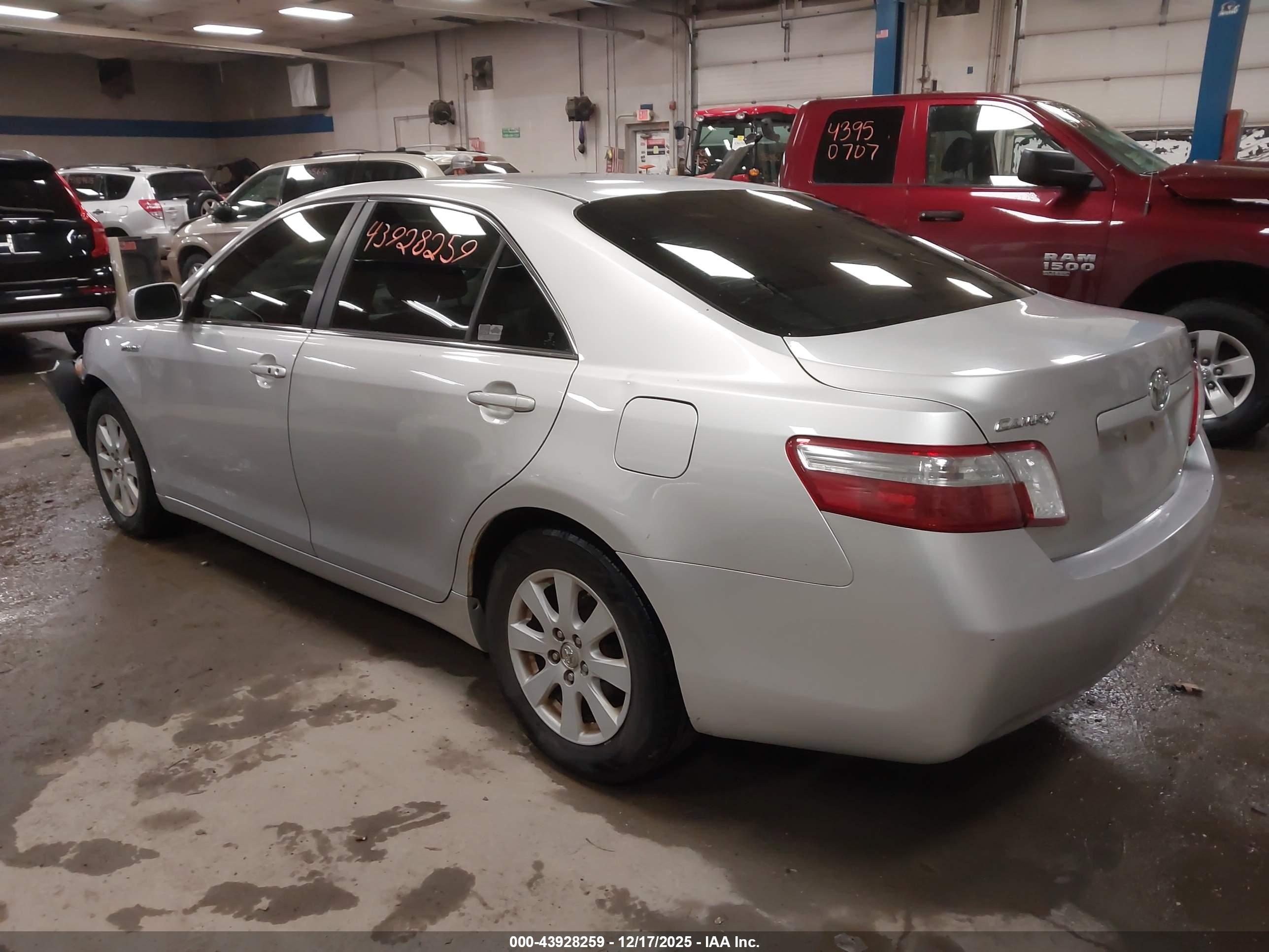 TOYOTA CAMRY image 3