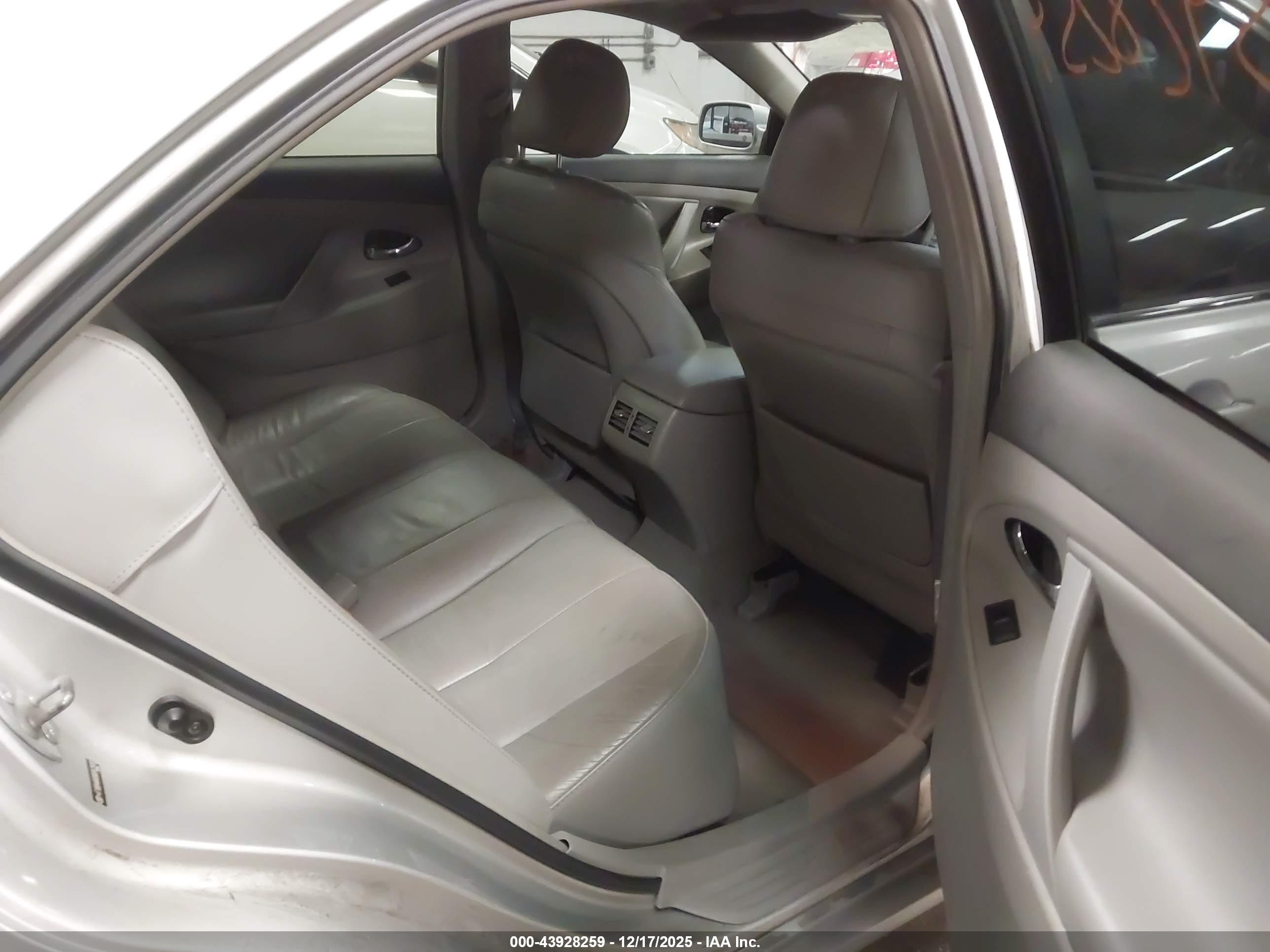 TOYOTA CAMRY image 8