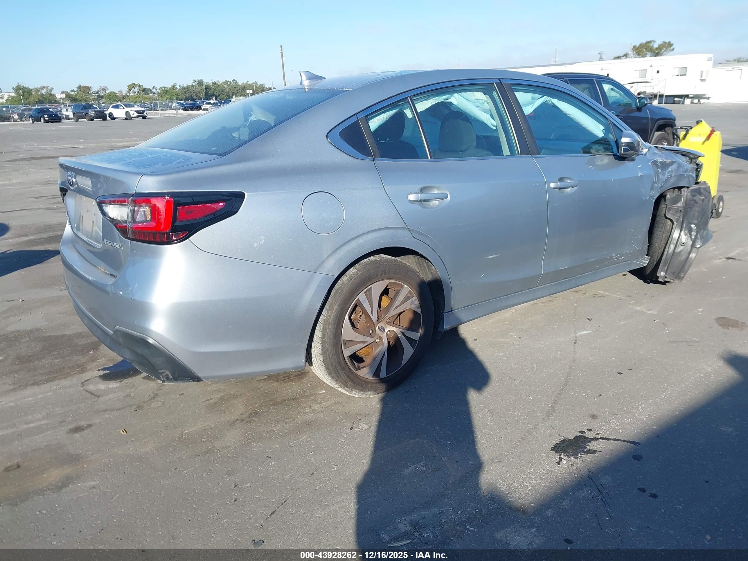 SUBARU LEGACY image 4