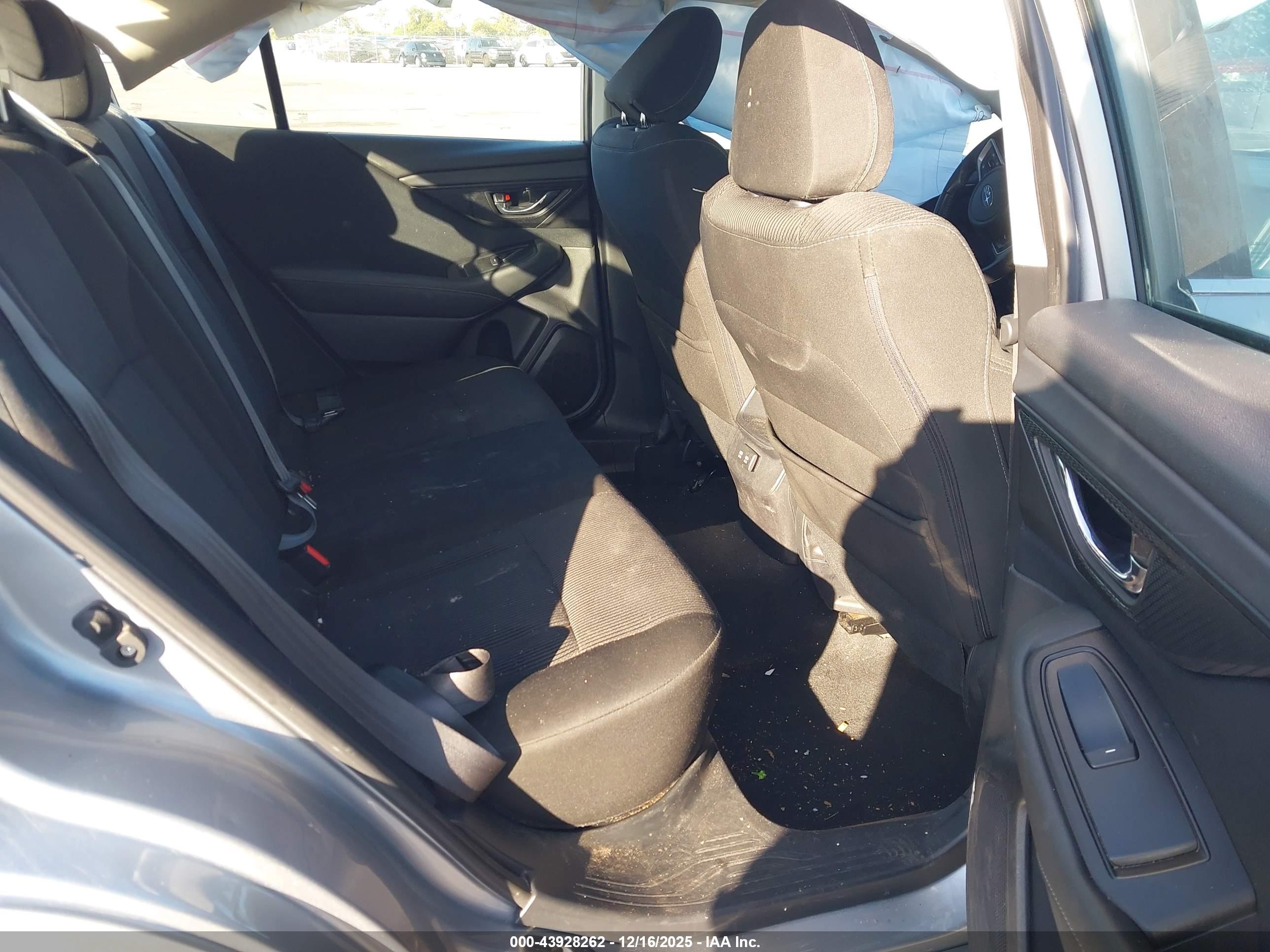 SUBARU LEGACY image 8