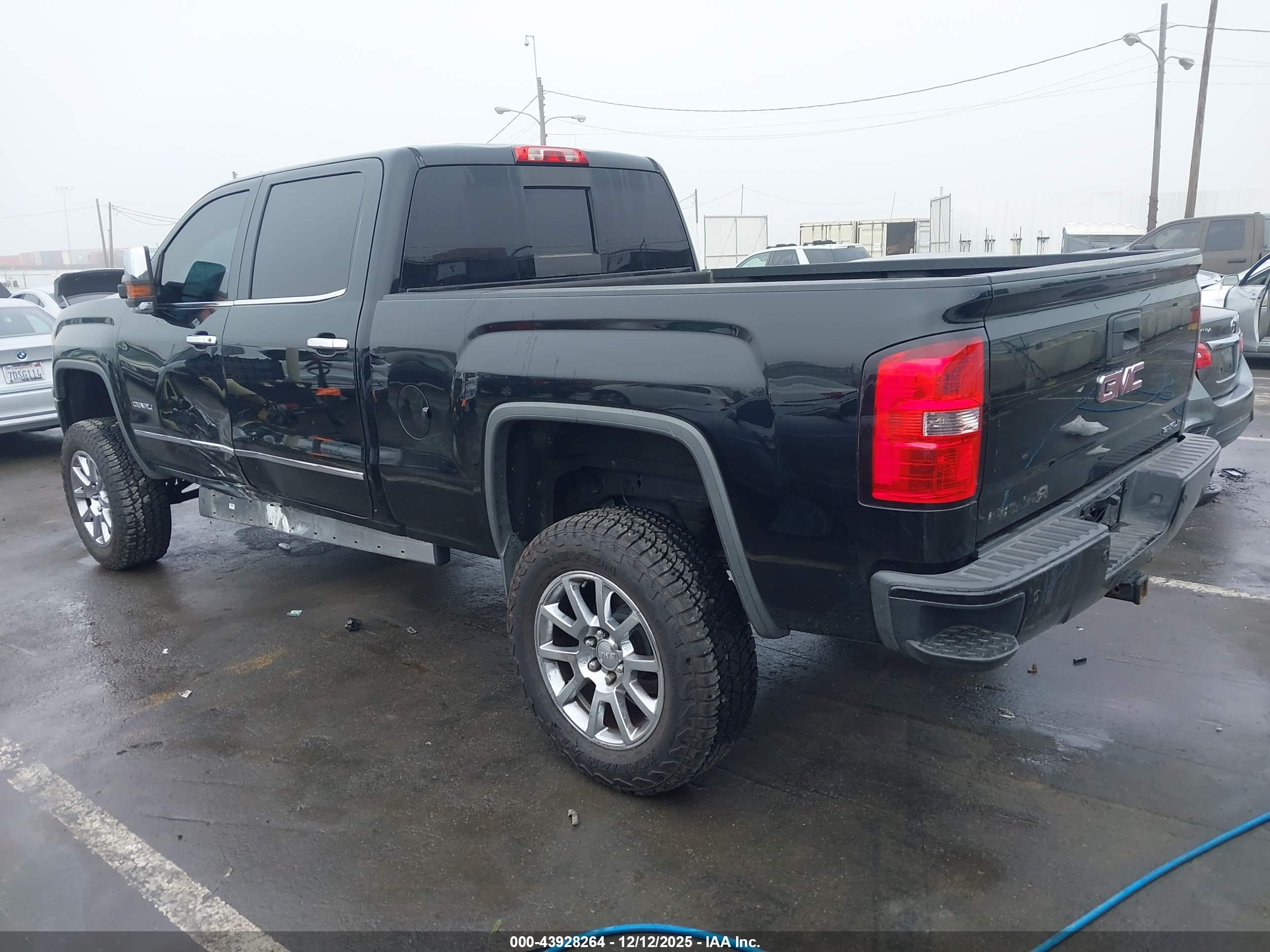 GMC SIERRA image 3