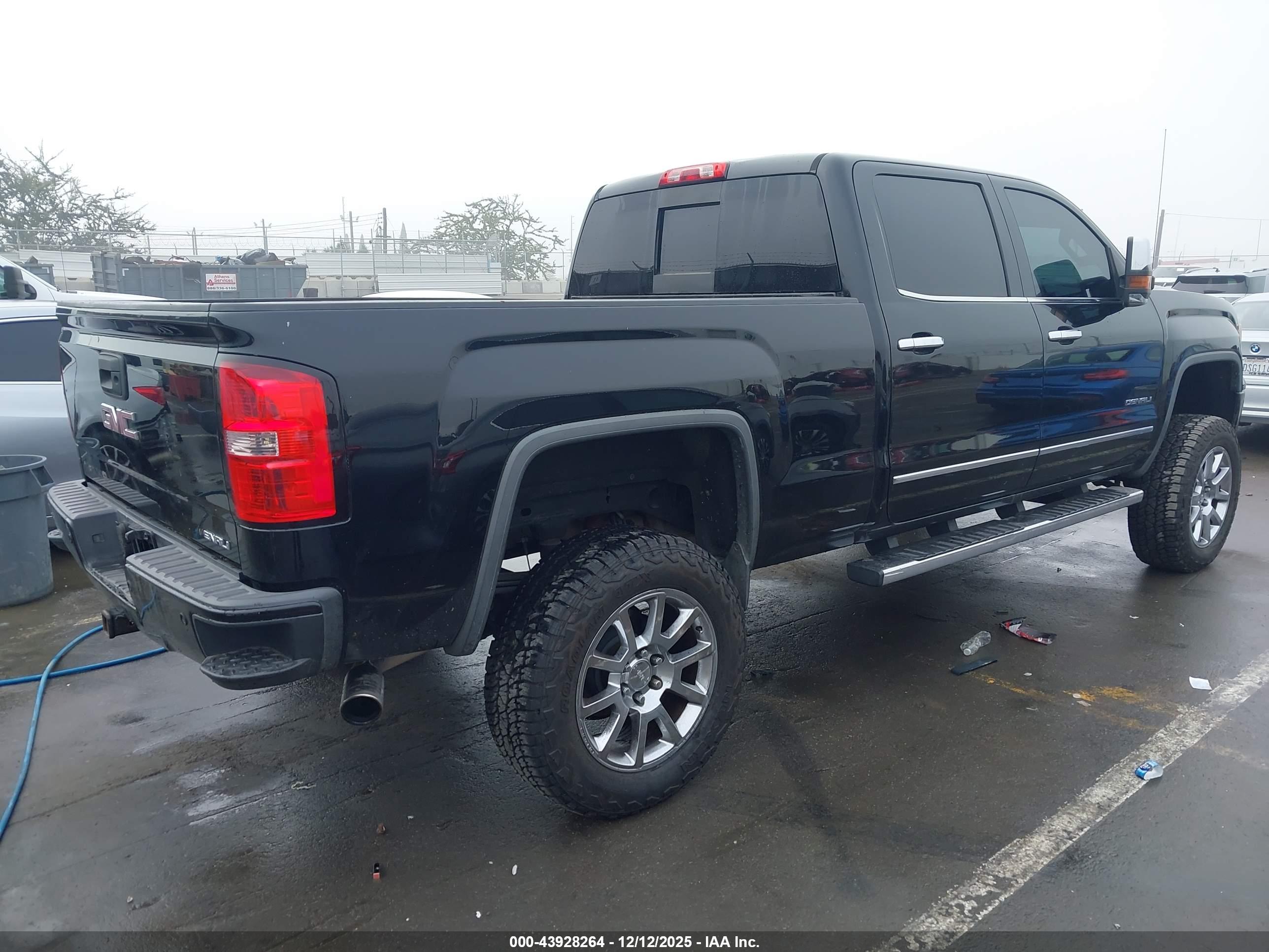 GMC SIERRA image 4