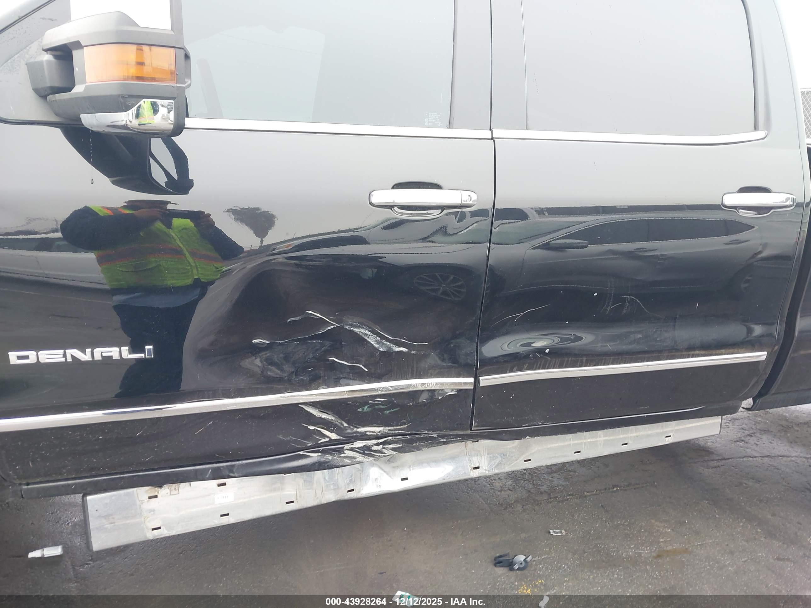GMC SIERRA image 6