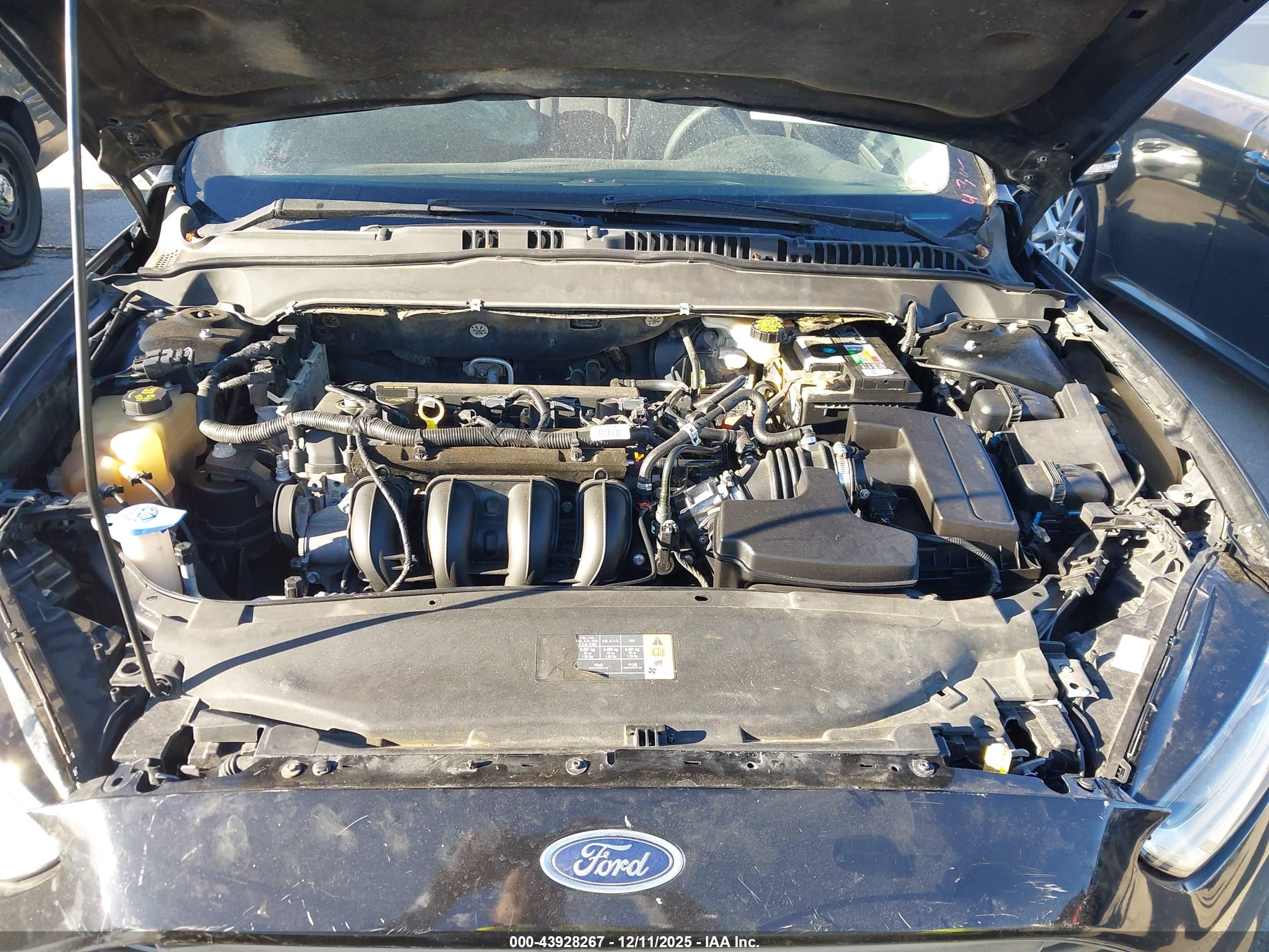 FORD FUSION image 10