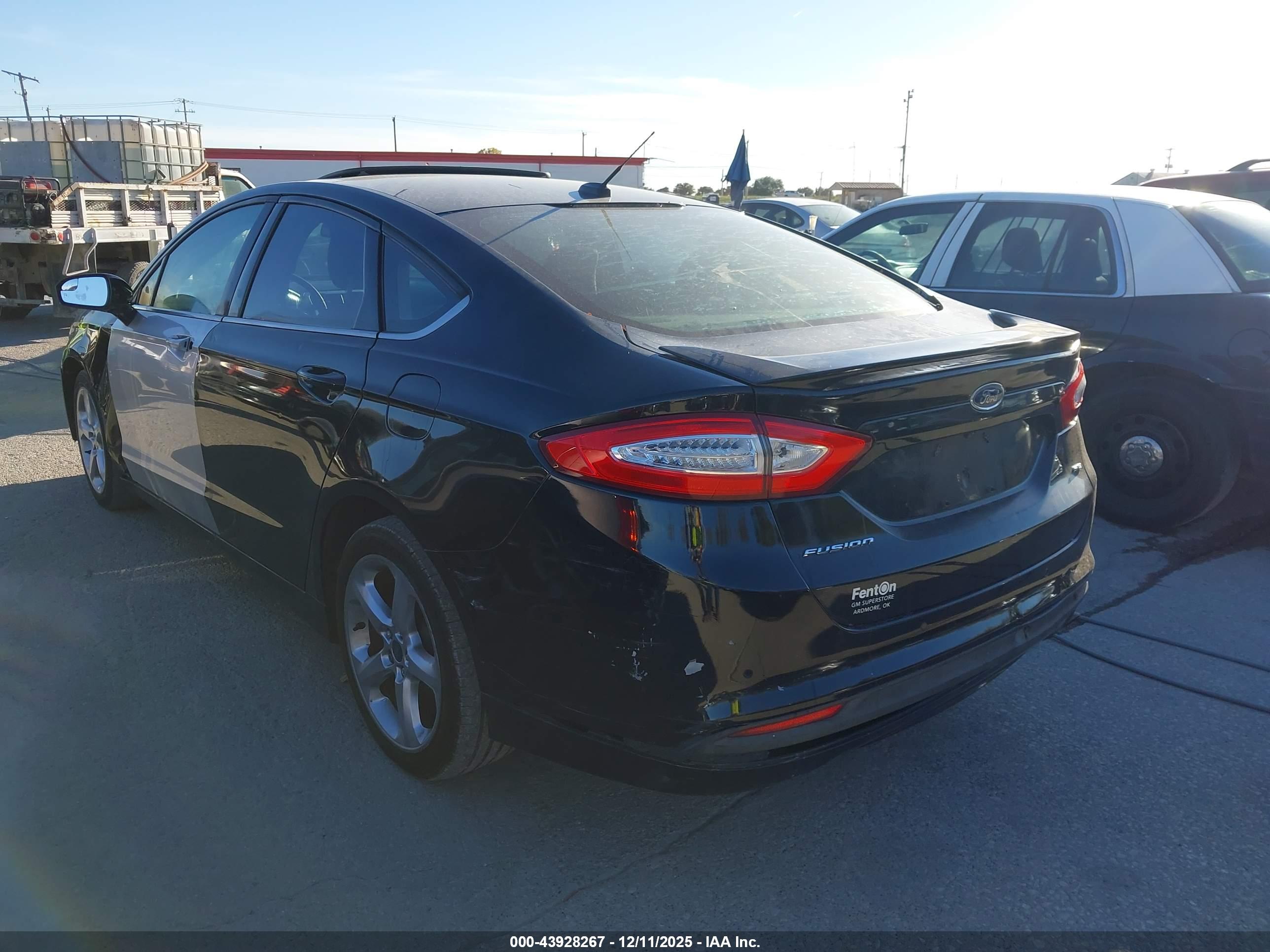 FORD FUSION image 3