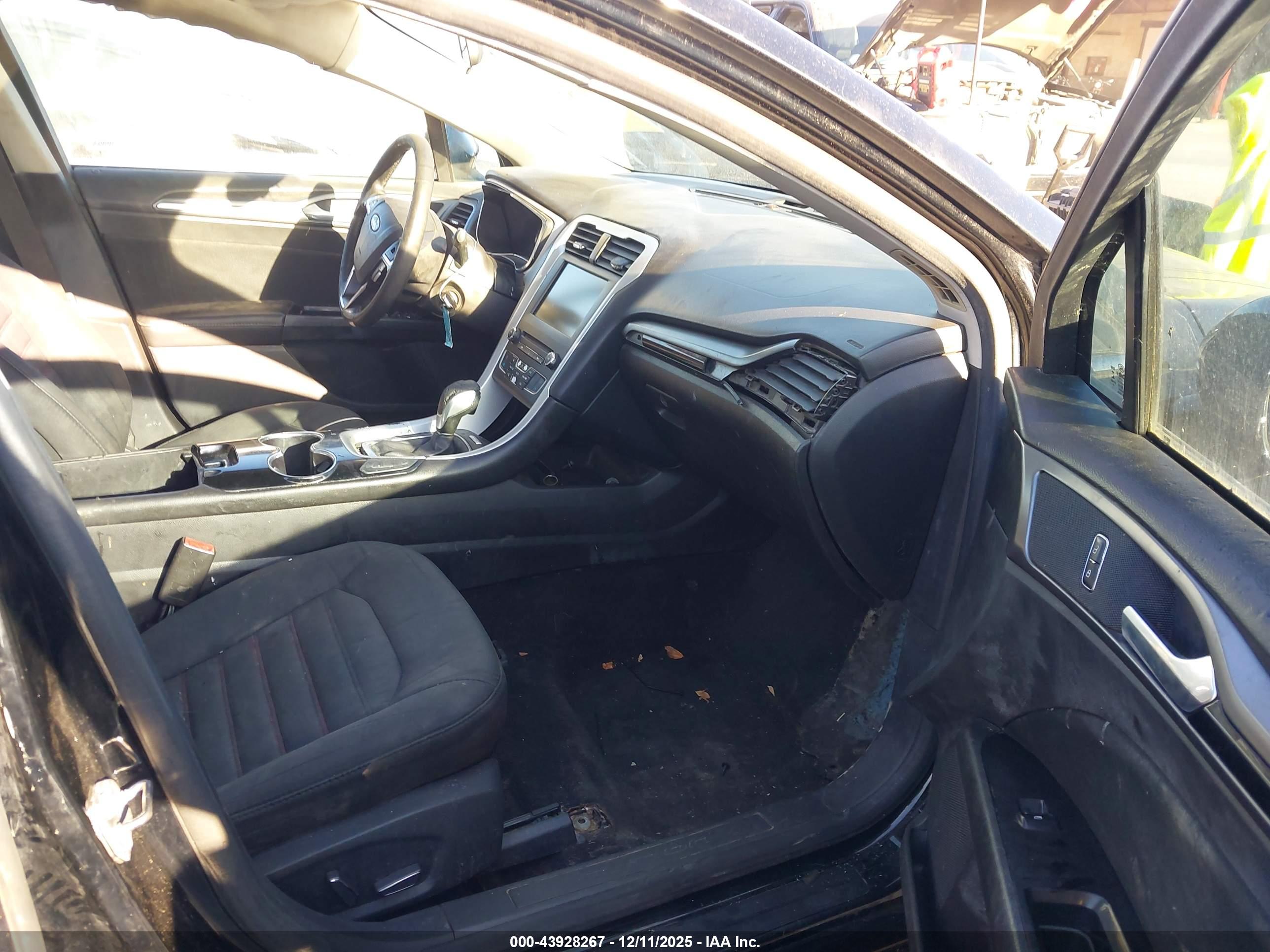 FORD FUSION image 5