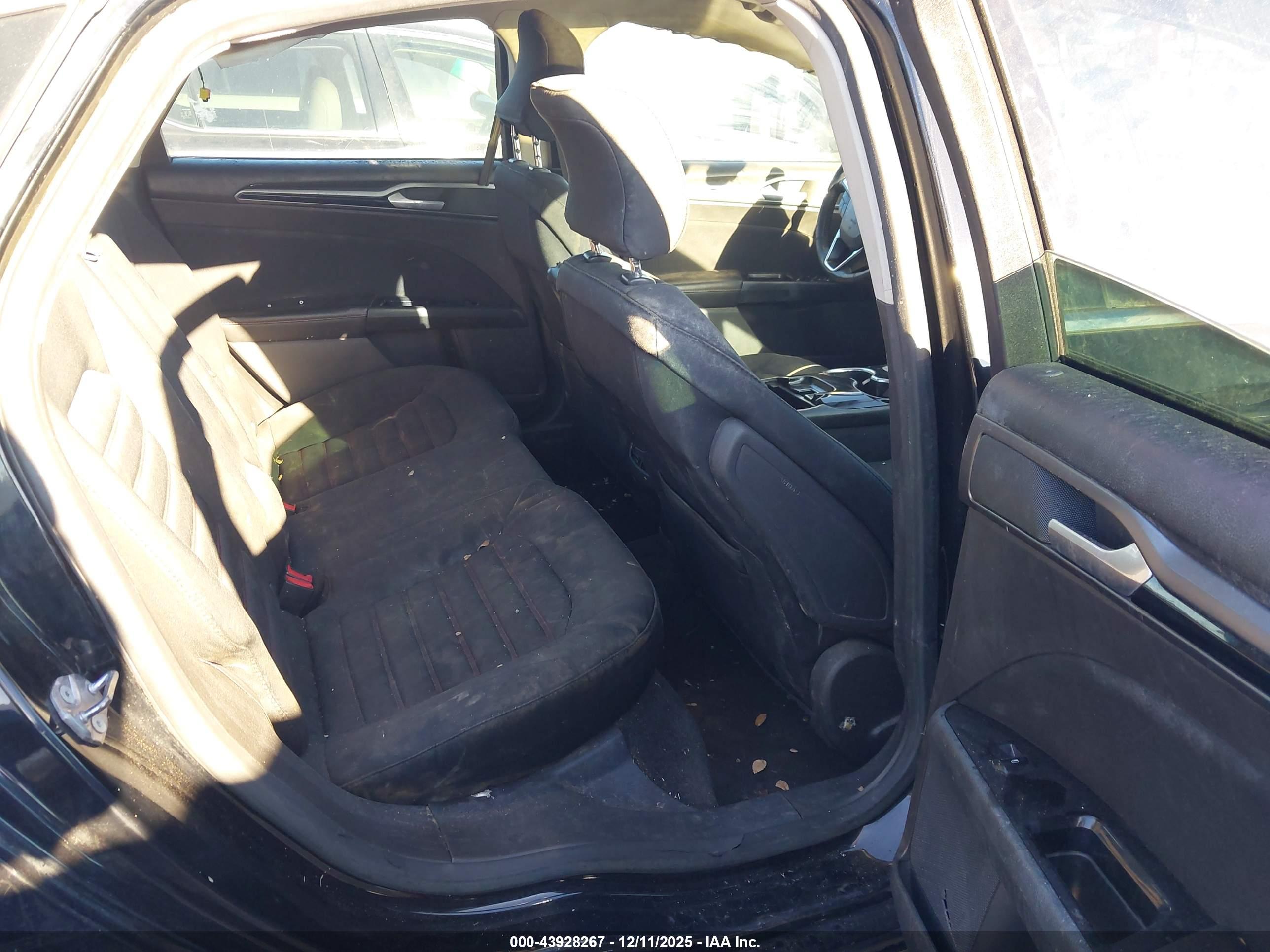FORD FUSION image 8
