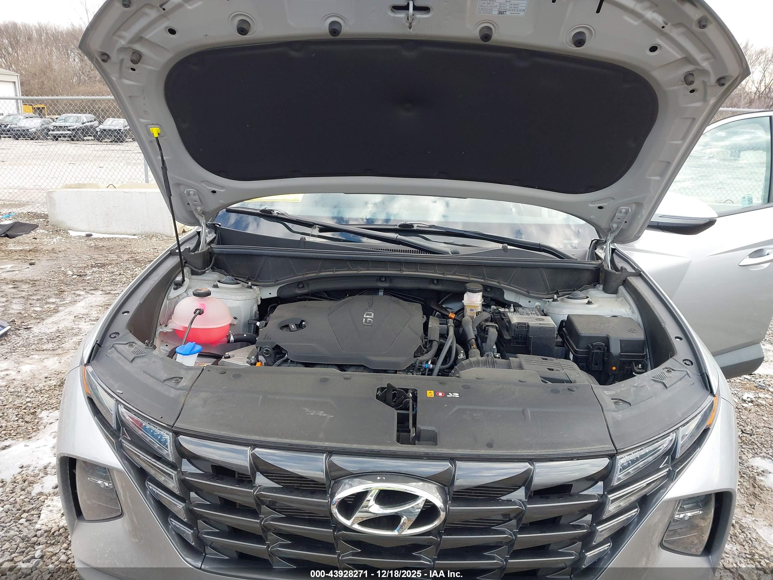 HYUNDAI TUCSON image 10