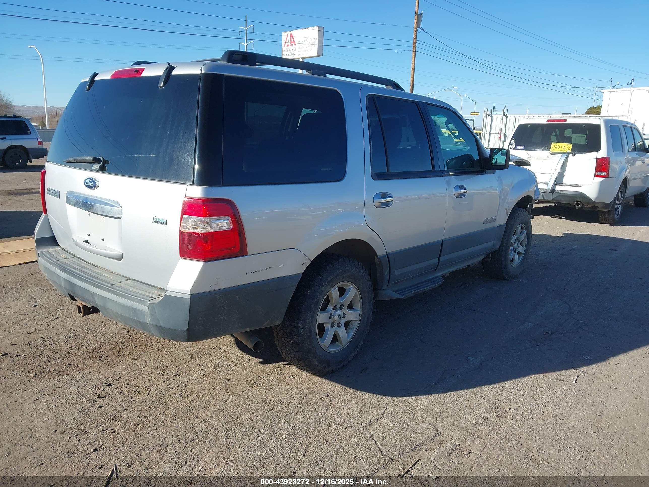 FORD EXPEDITION image 4