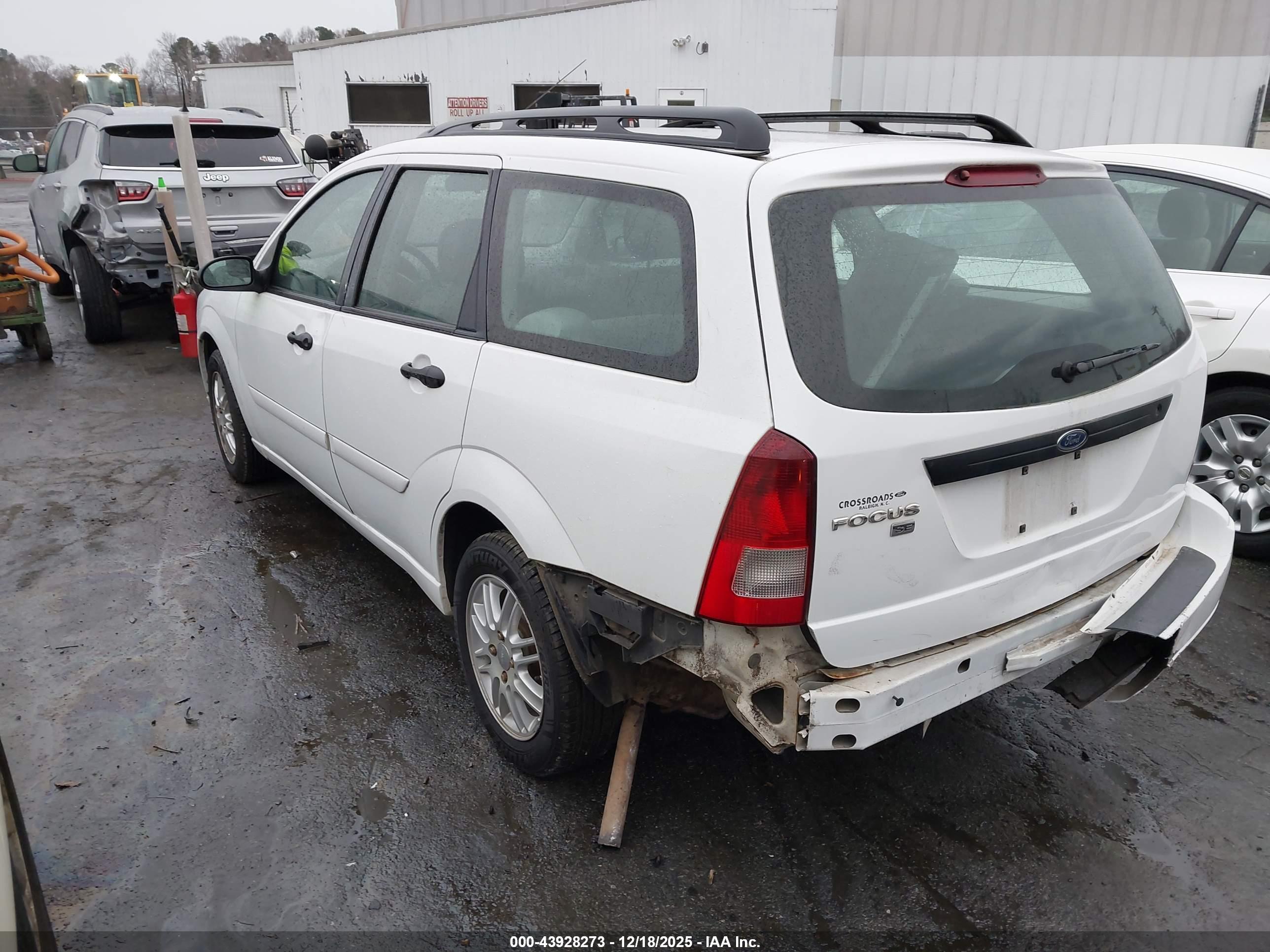 FORD FOCUS image 3