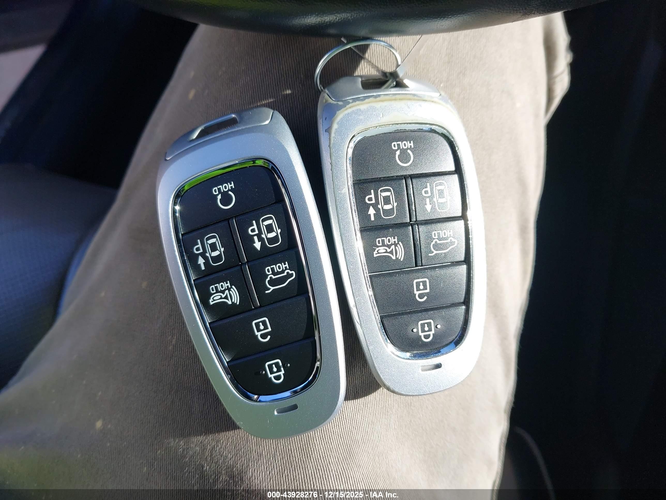 HYUNDAI SANTA image 11