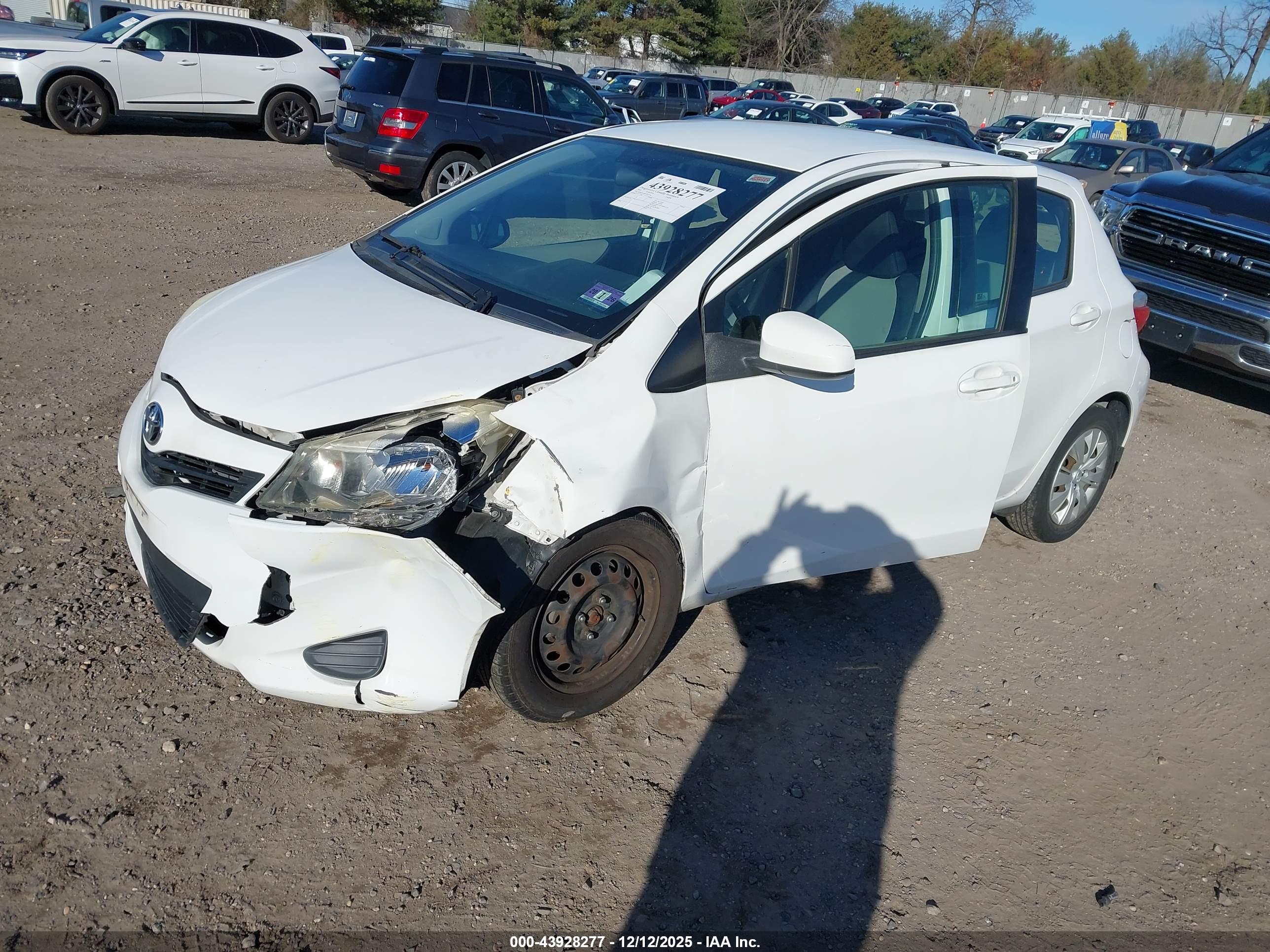 TOYOTA YARIS image 2