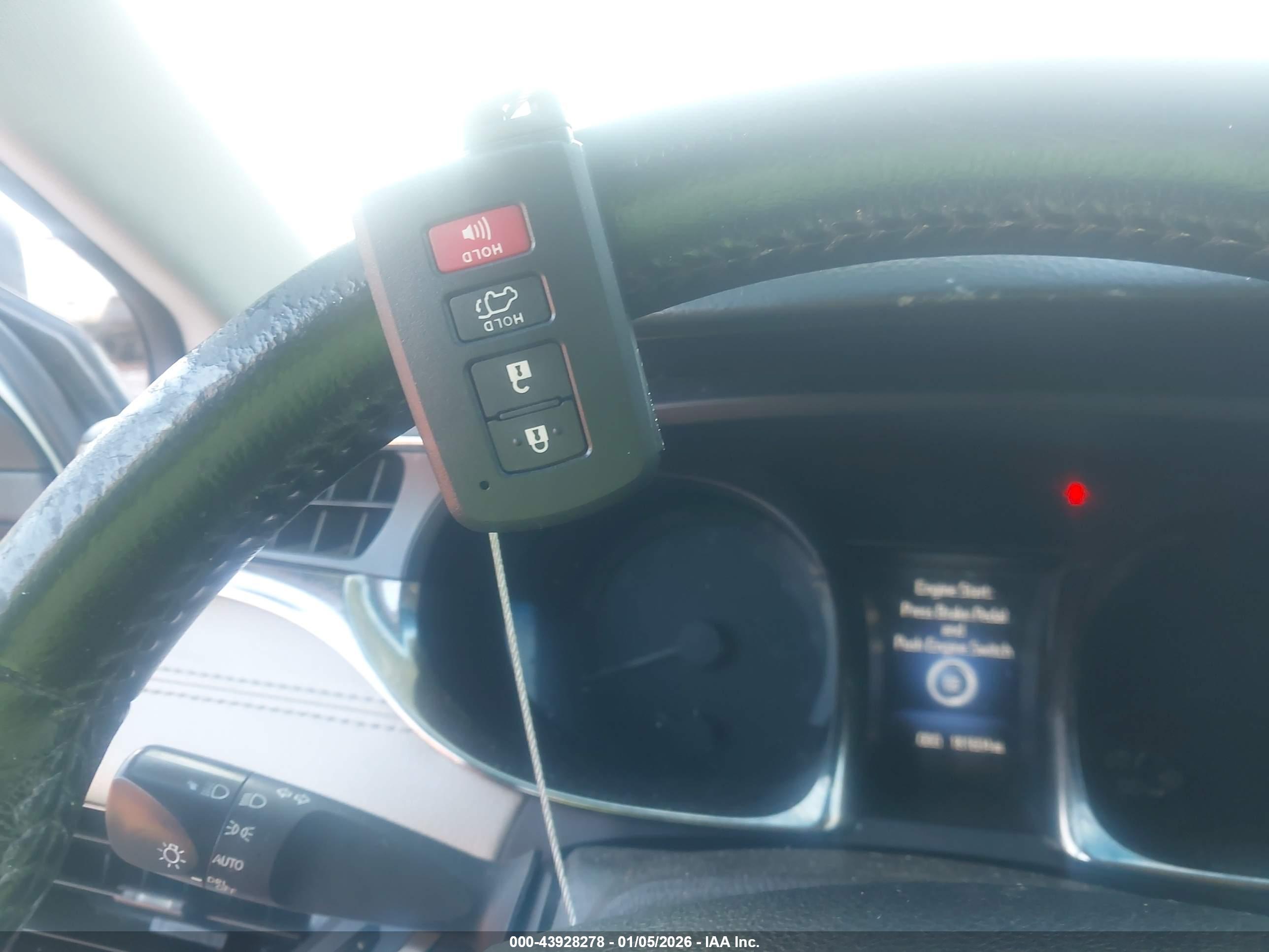 TOYOTA AVALON image 11