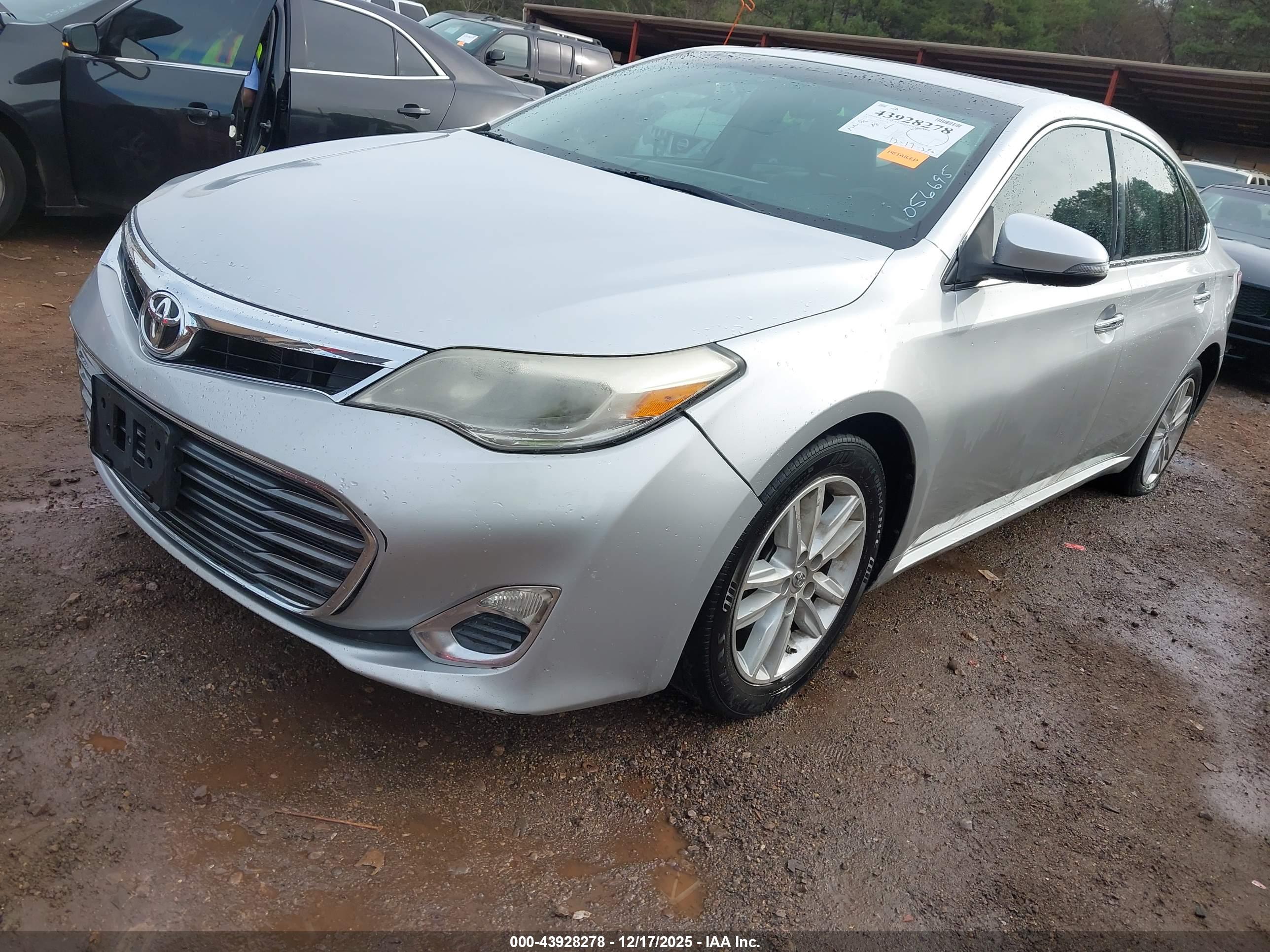 TOYOTA AVALON image 2