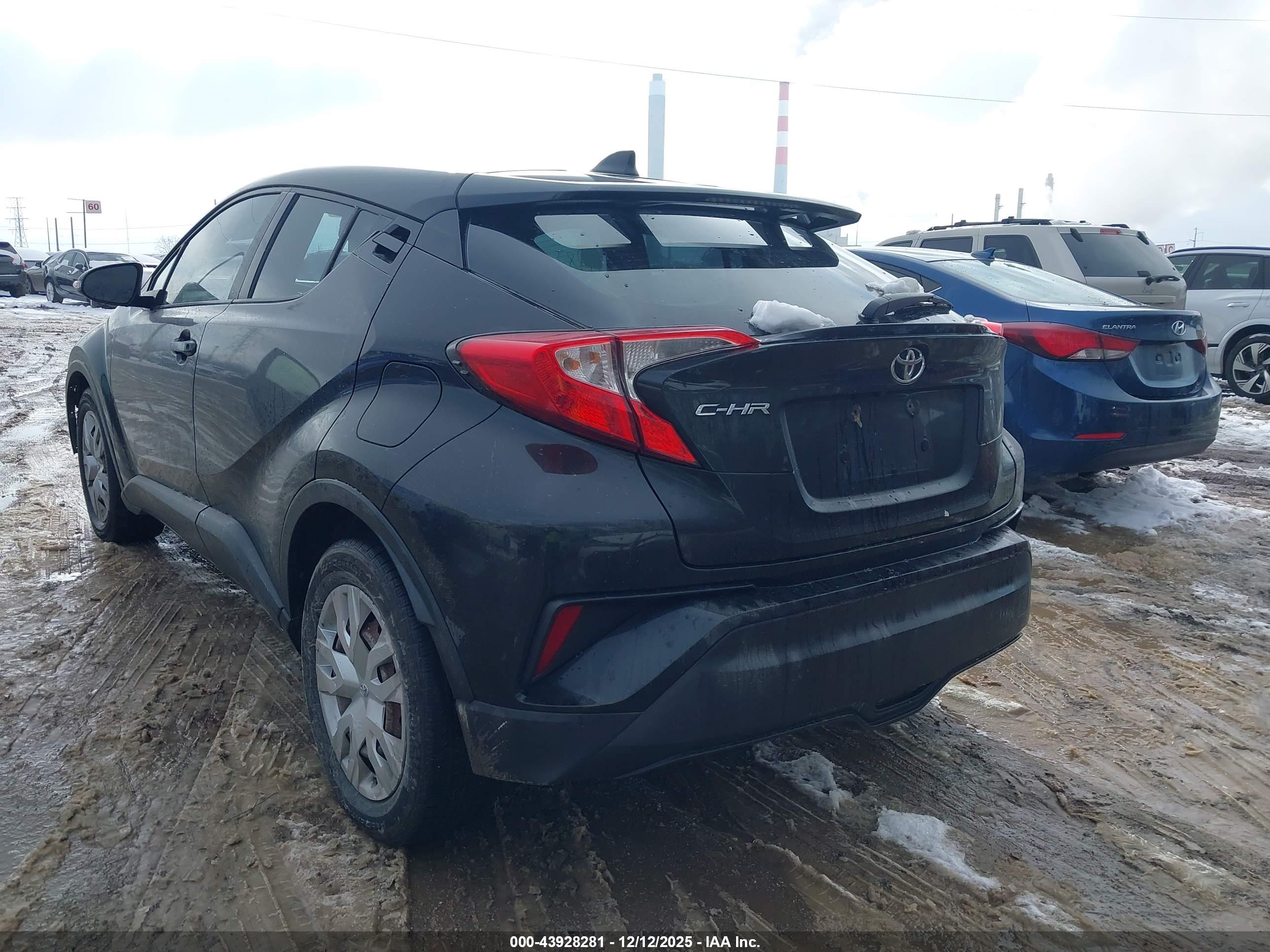 TOYOTA C-HR image 3