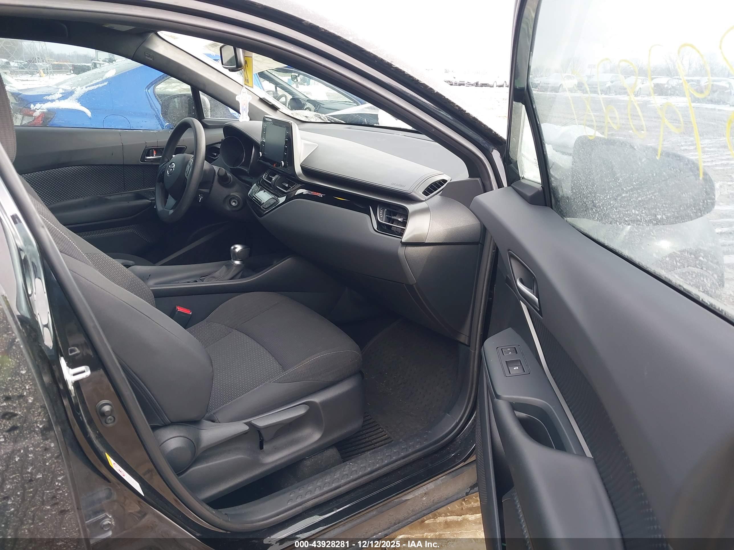 TOYOTA C-HR image 5
