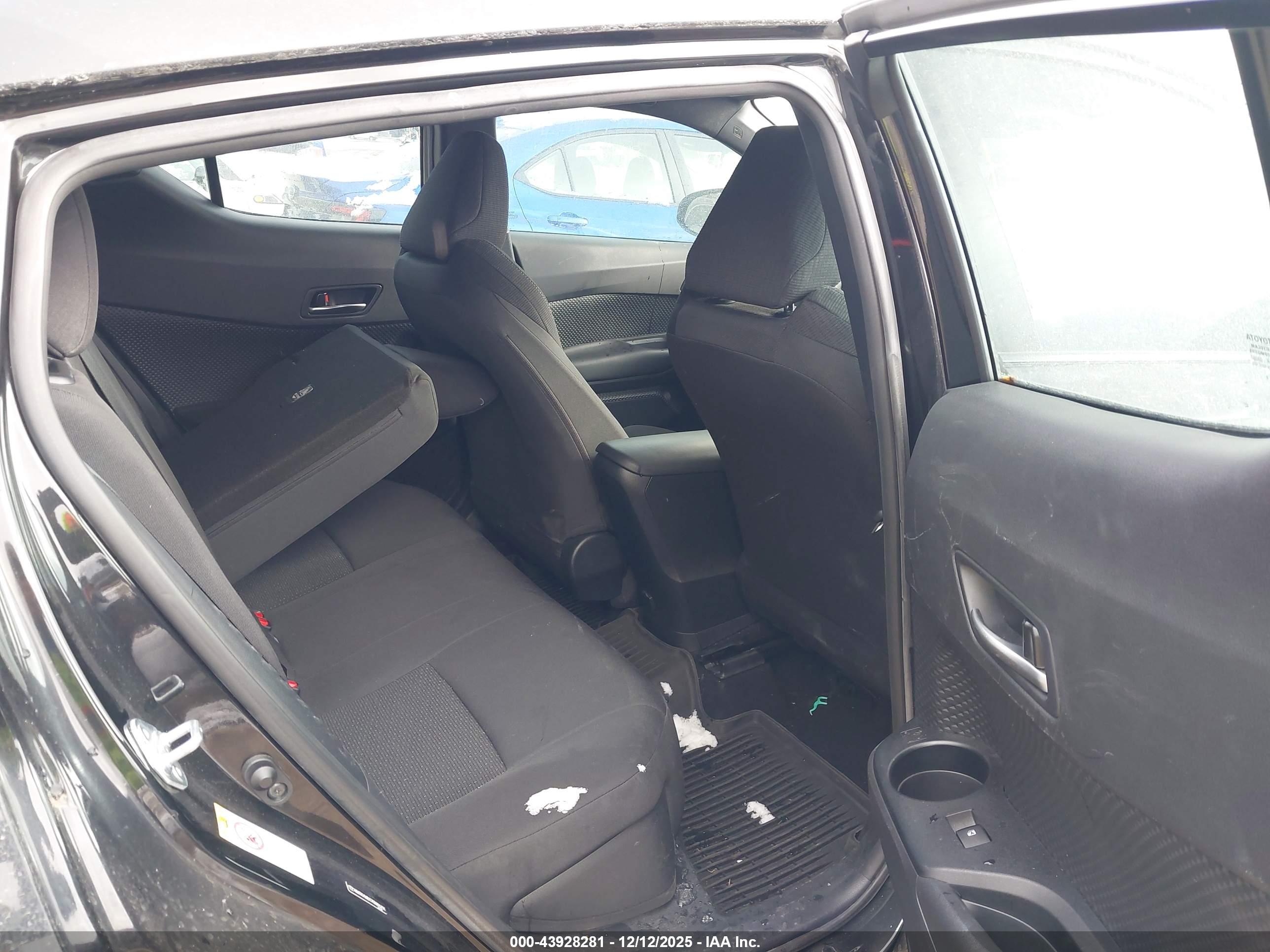 TOYOTA C-HR image 8