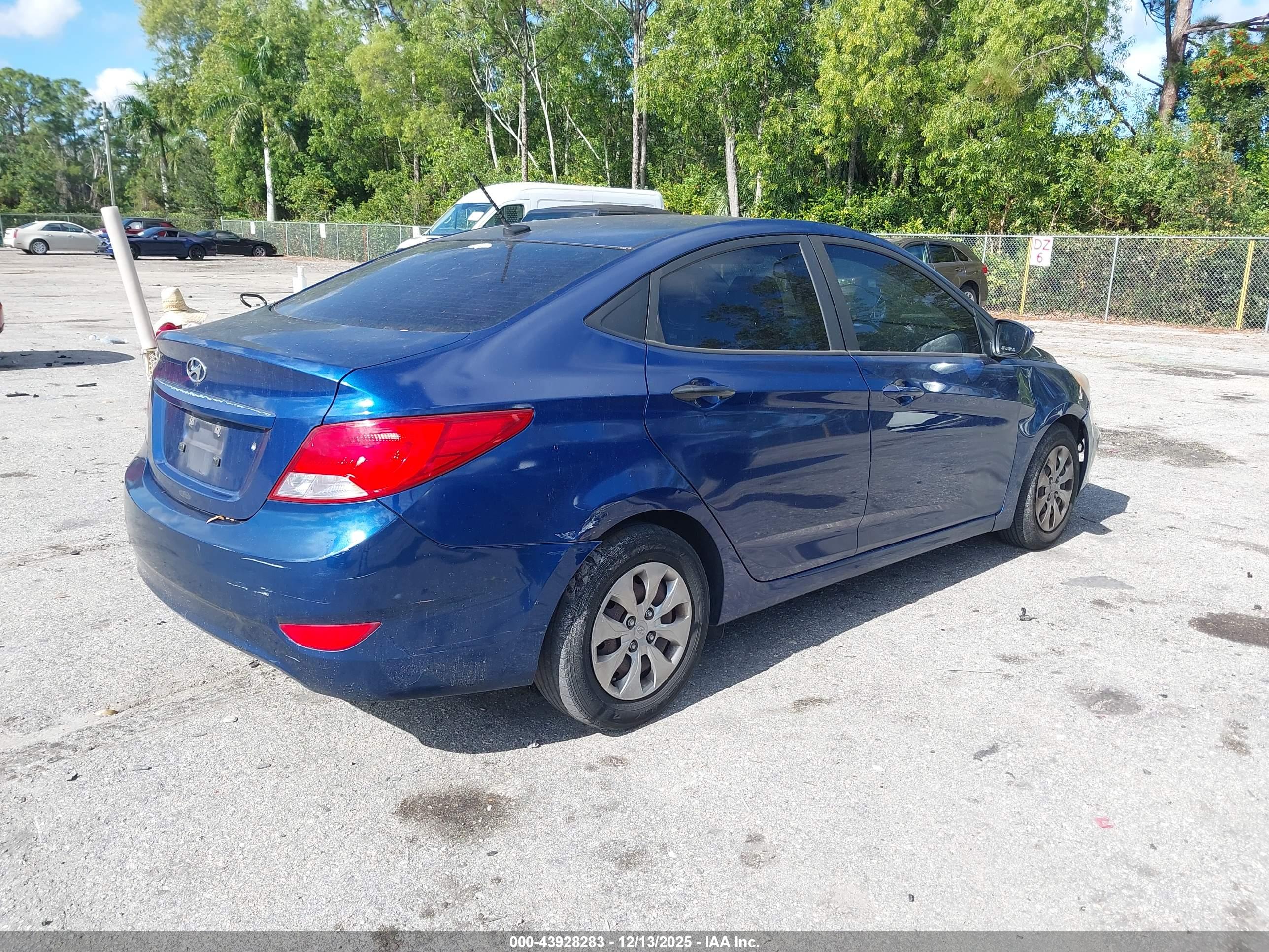 HYUNDAI ACCENT image 4