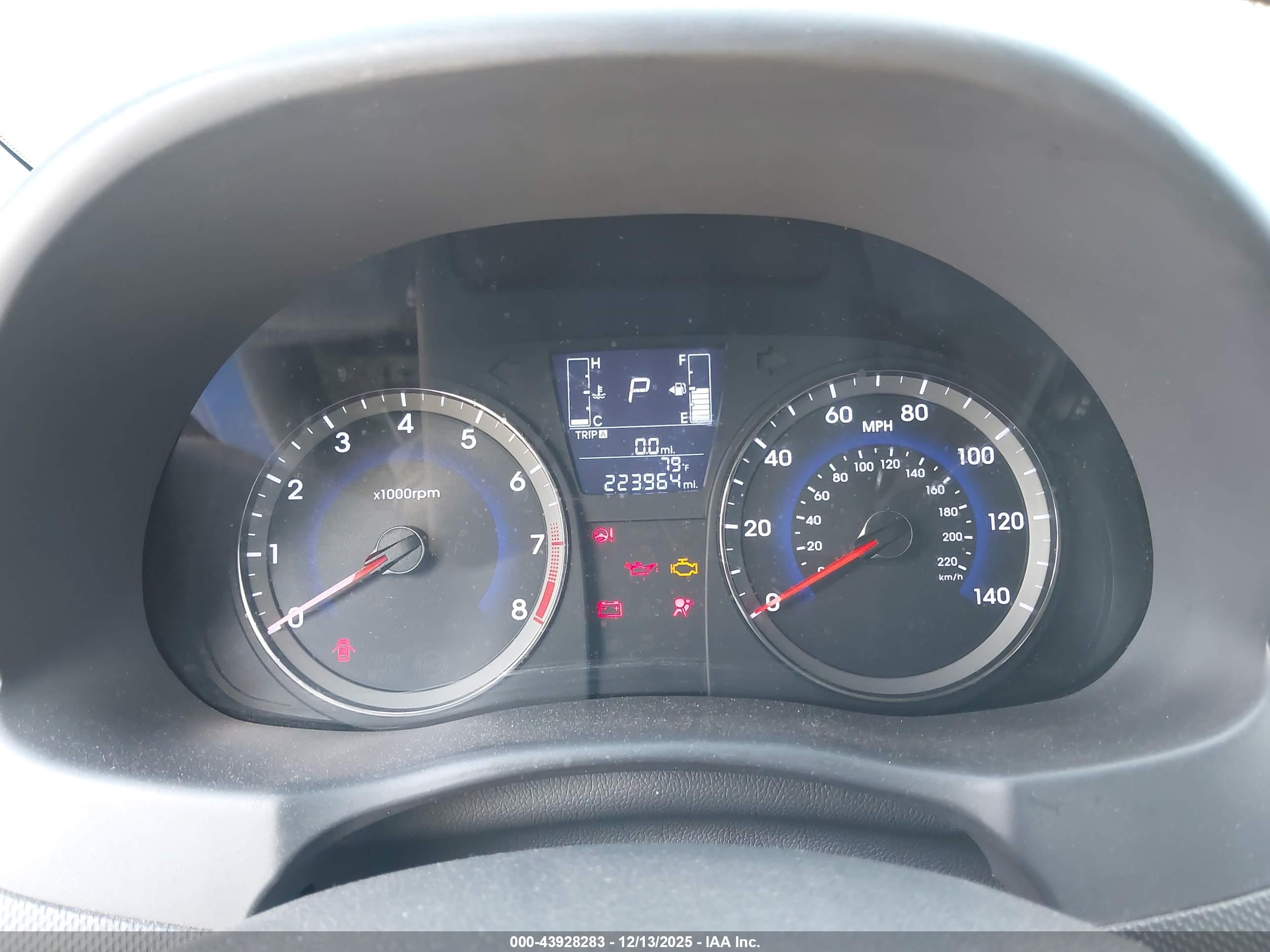 HYUNDAI ACCENT image 7
