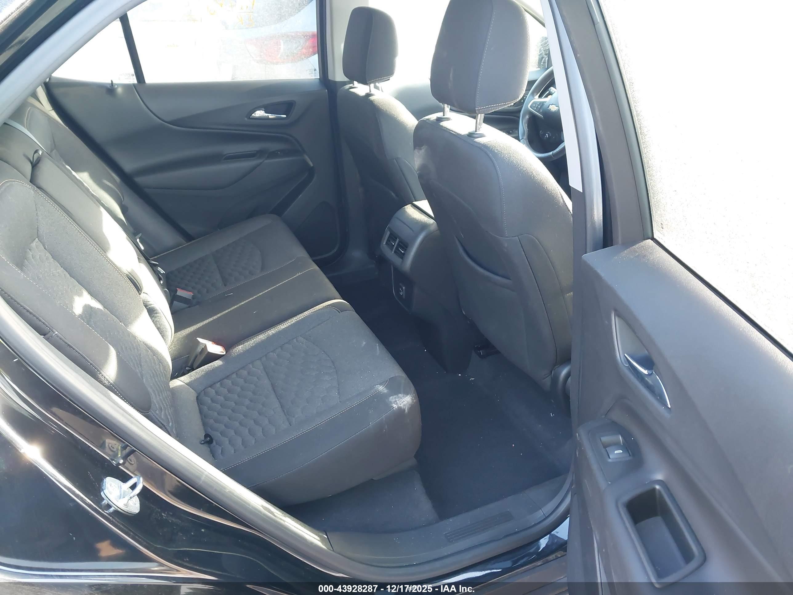 CHEVROLET EQUINOX image 8