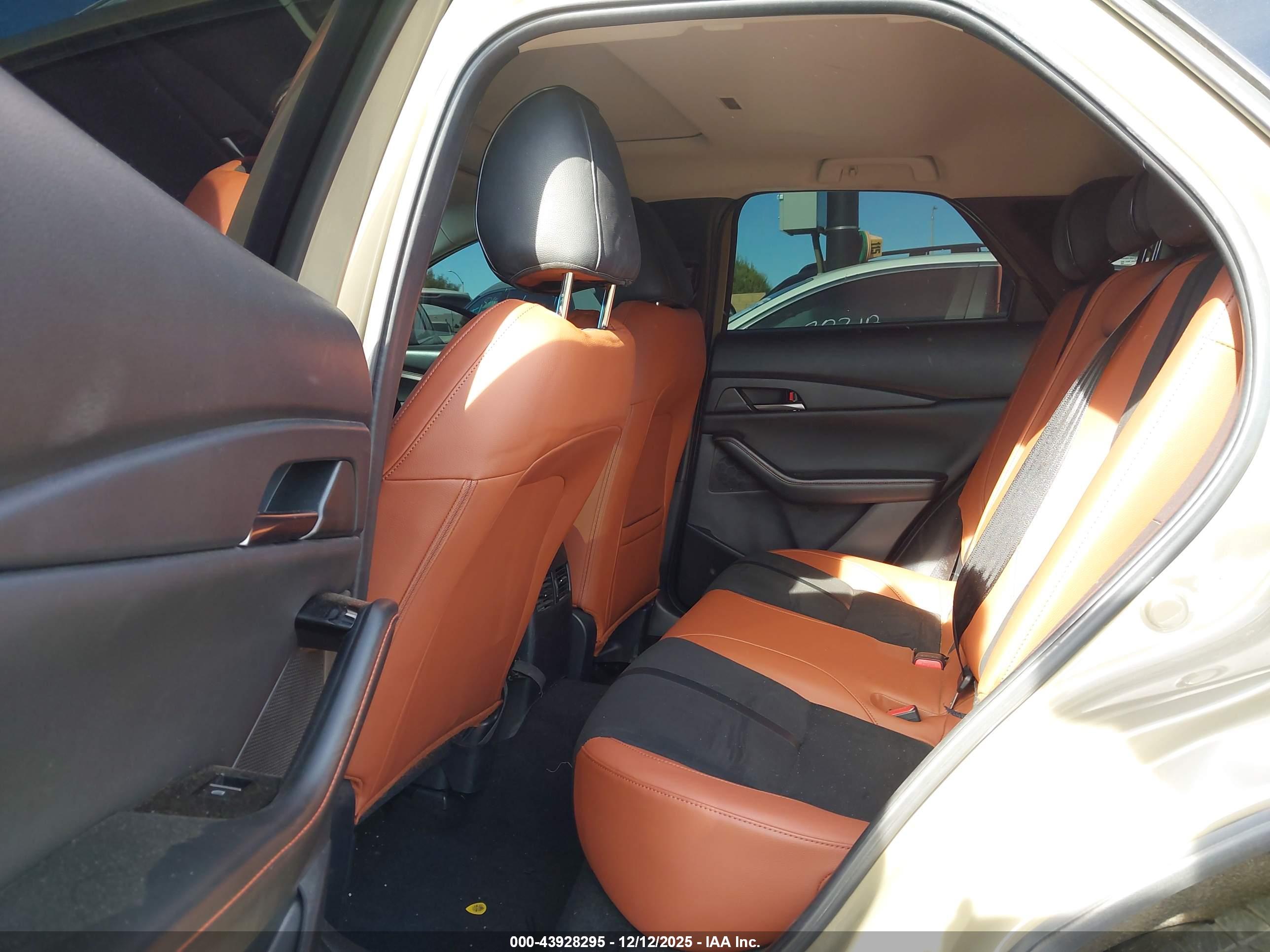 MAZDA CX-30 image 8