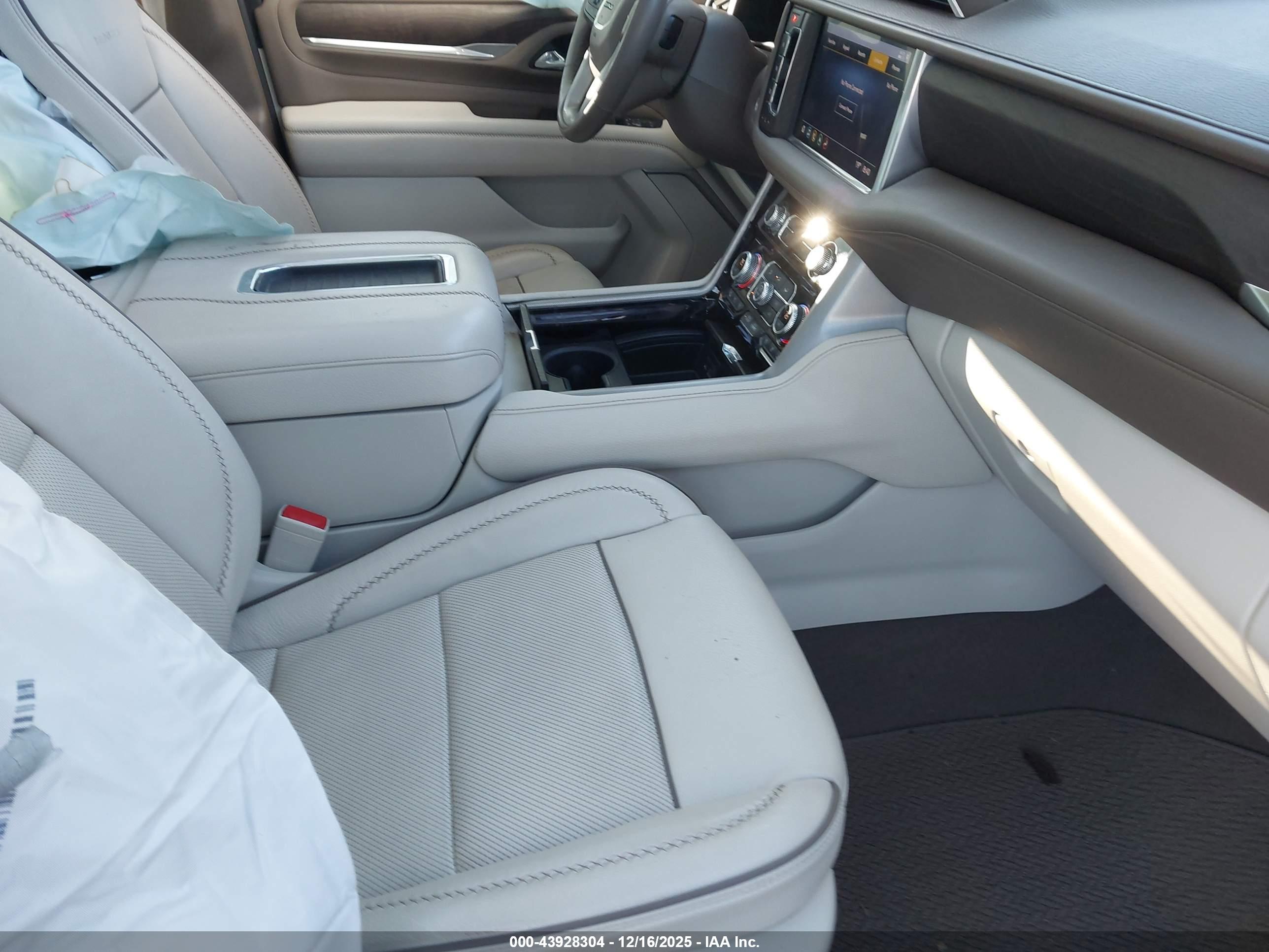 GMC YUKON image 5