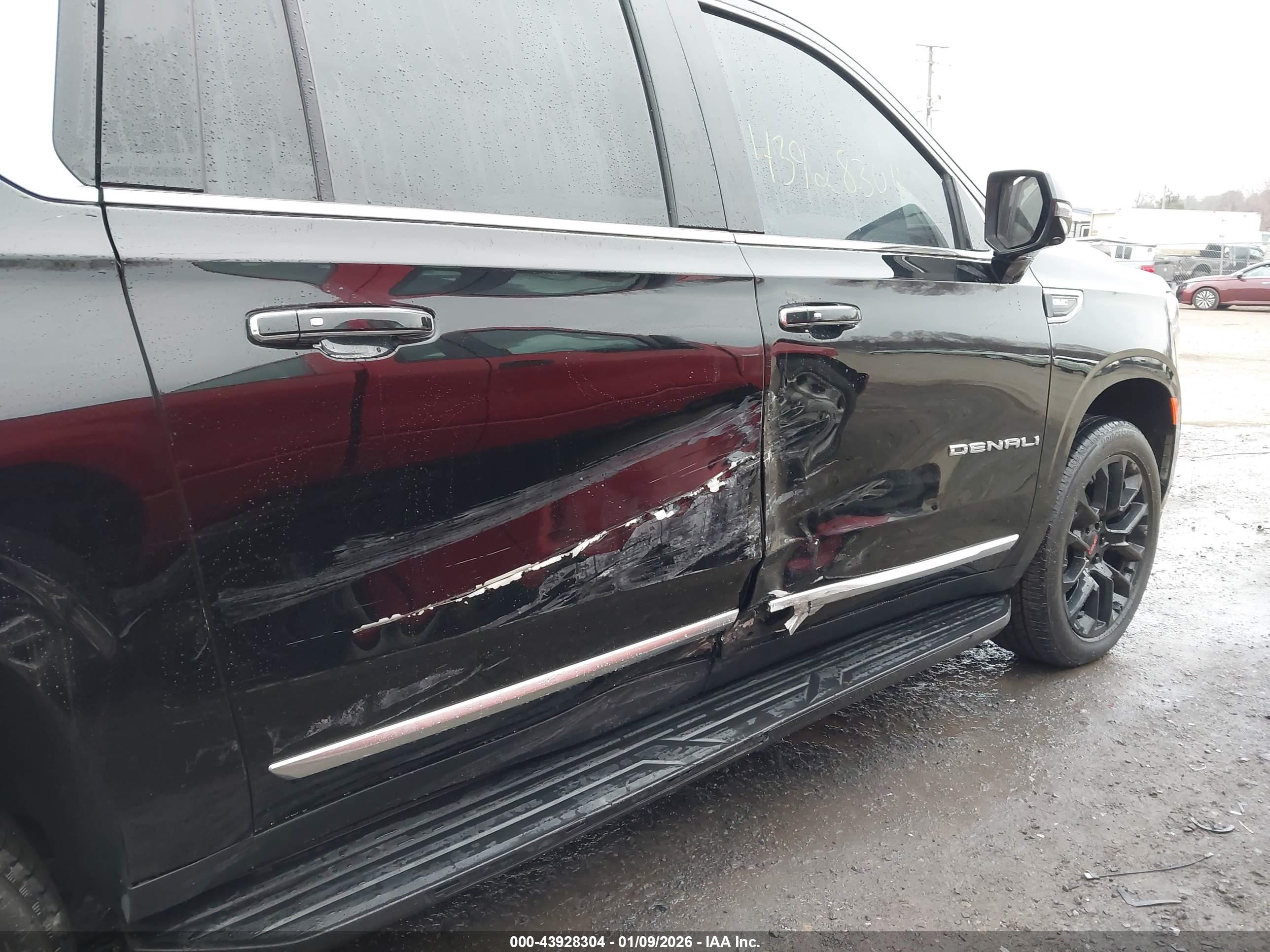 GMC YUKON image 6