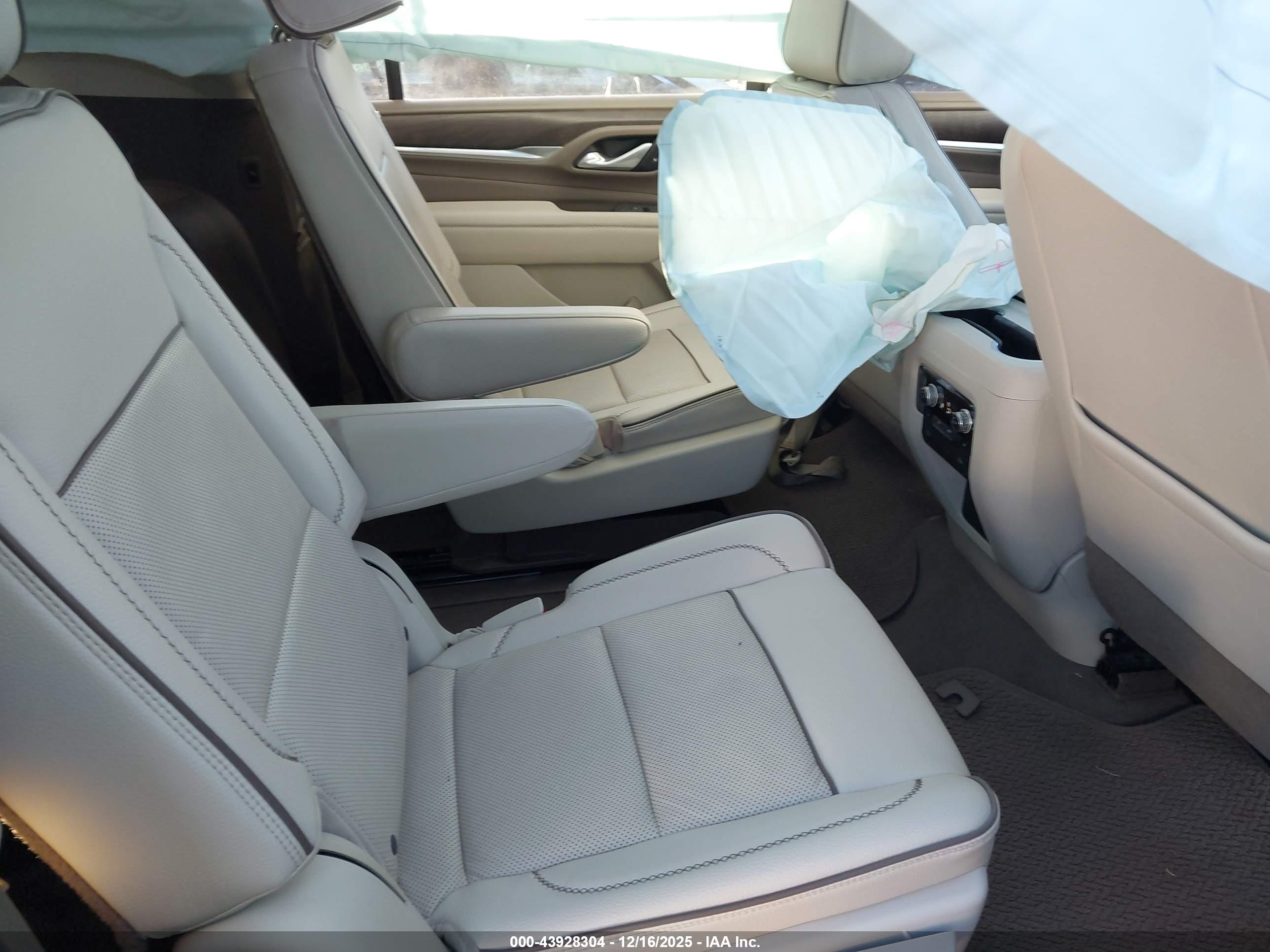 GMC YUKON image 8