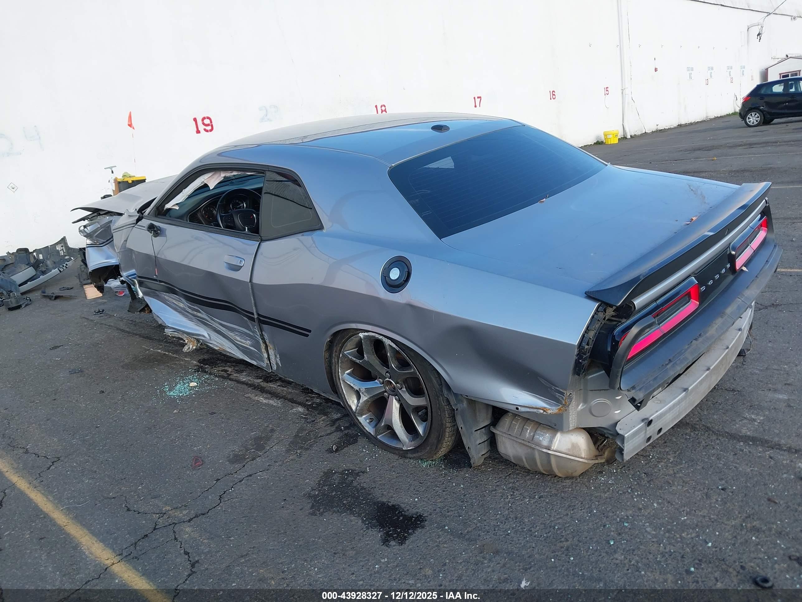 DODGE CHALLENGER image 3