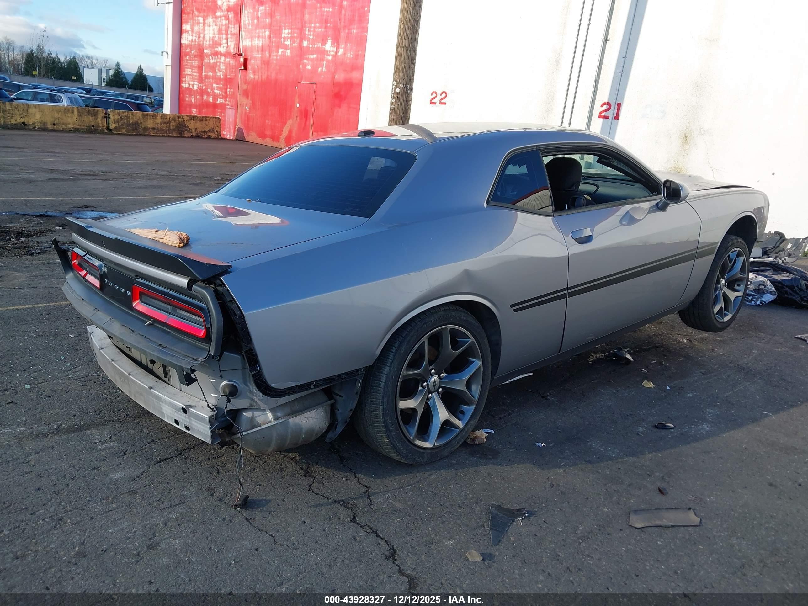 DODGE CHALLENGER image 4