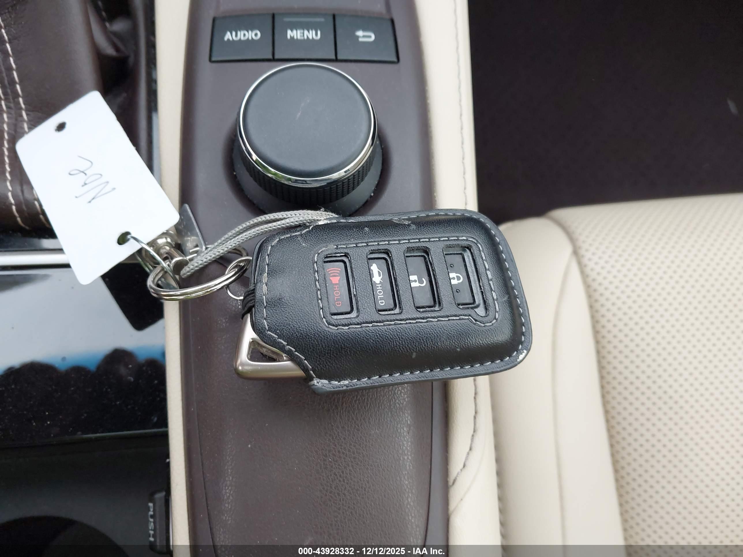 LEXUS ES image 11