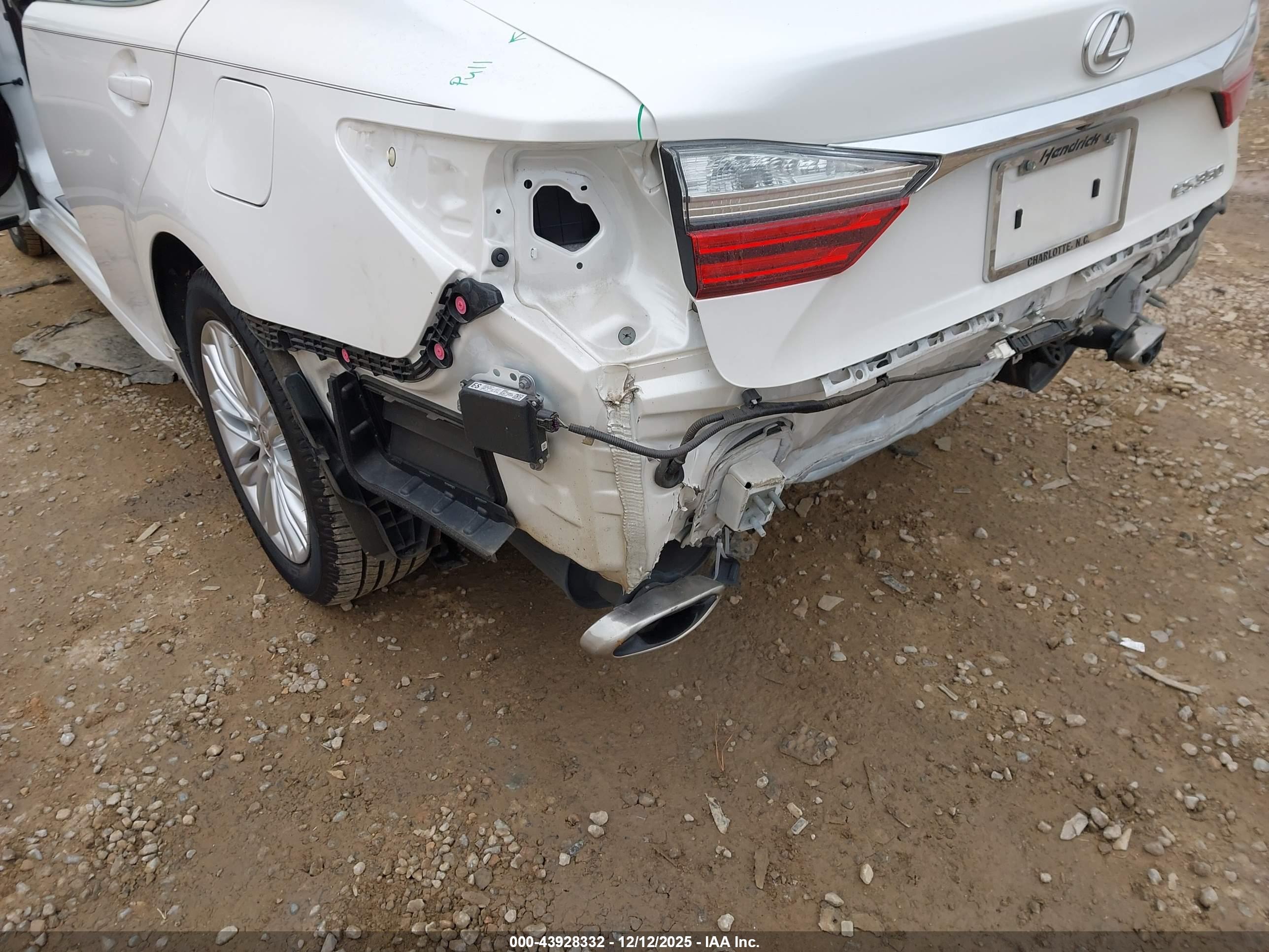 LEXUS ES image 6
