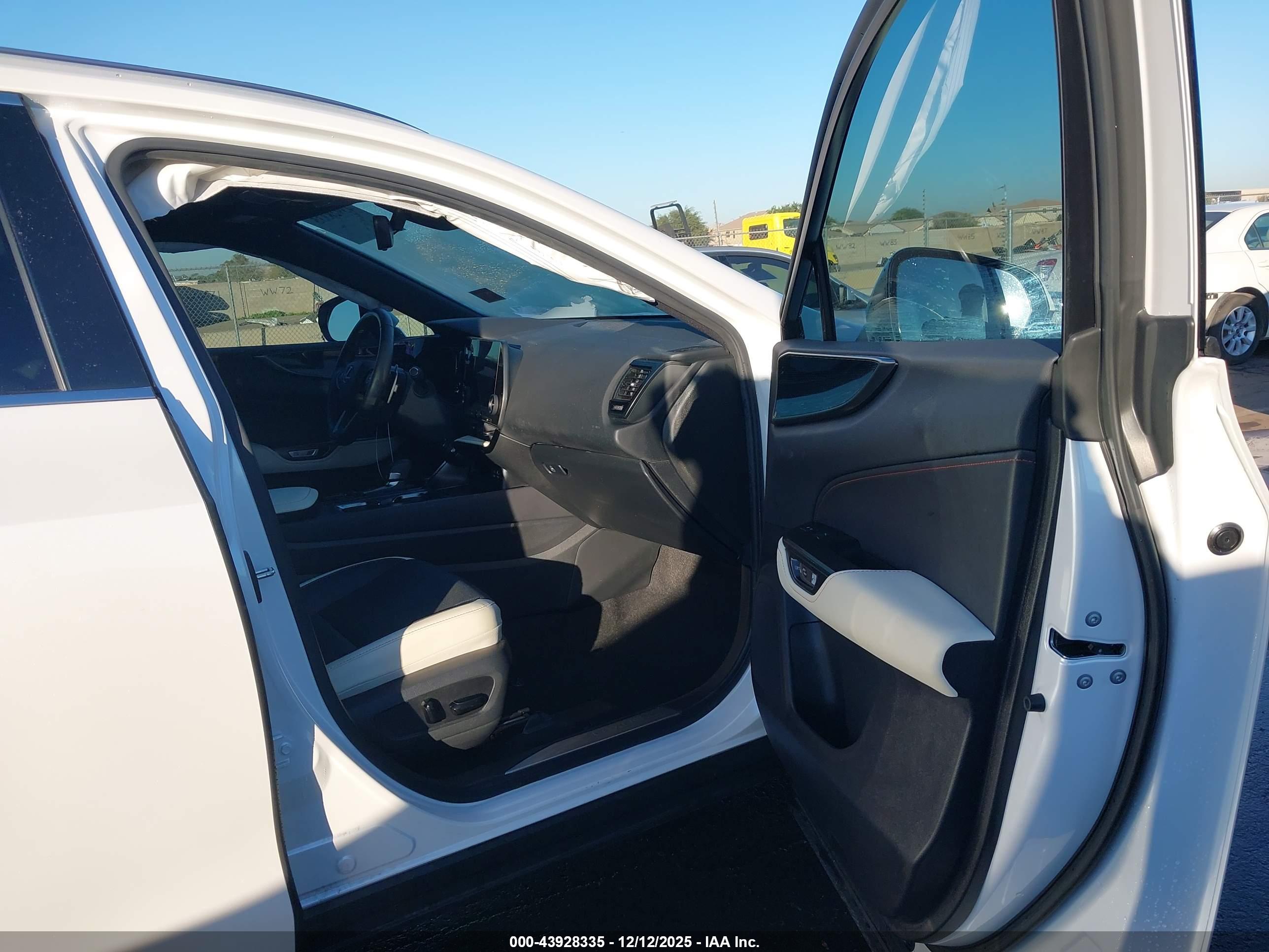 LEXUS NX image 5