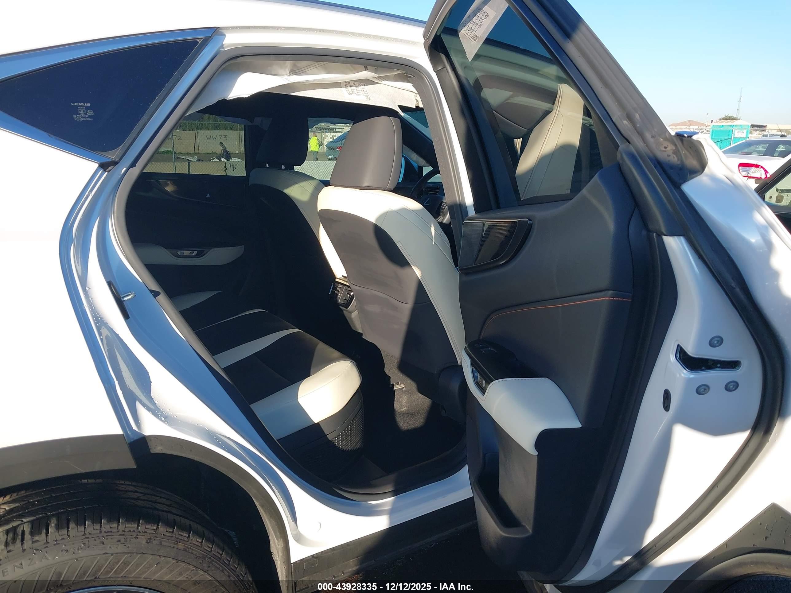 LEXUS NX image 8