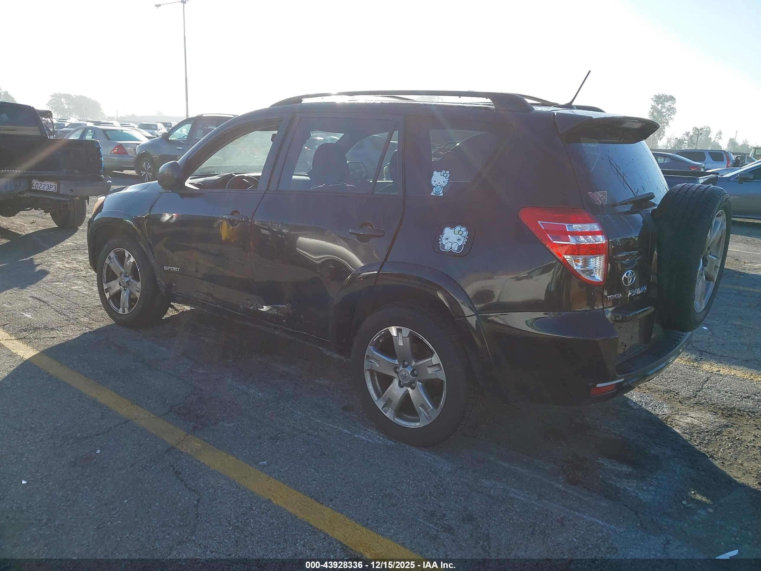 TOYOTA RAV4 image 3