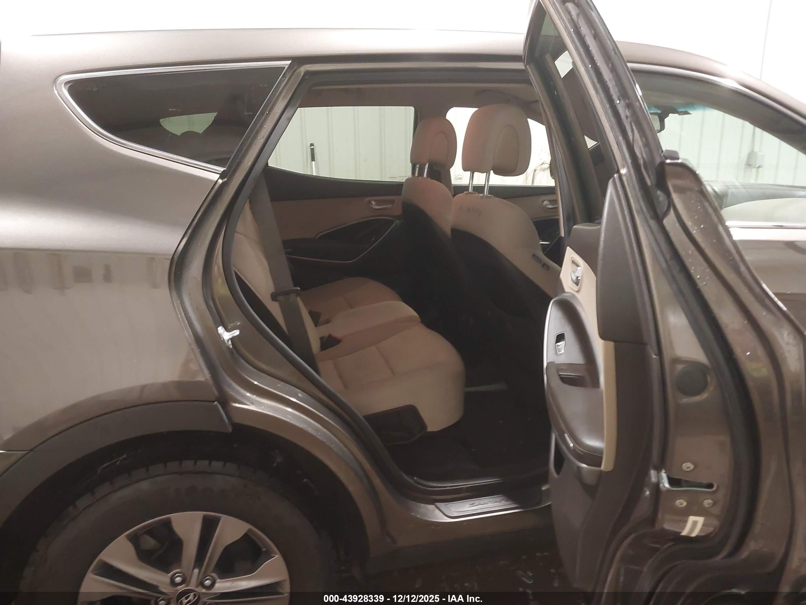 HYUNDAI SANTA image 8