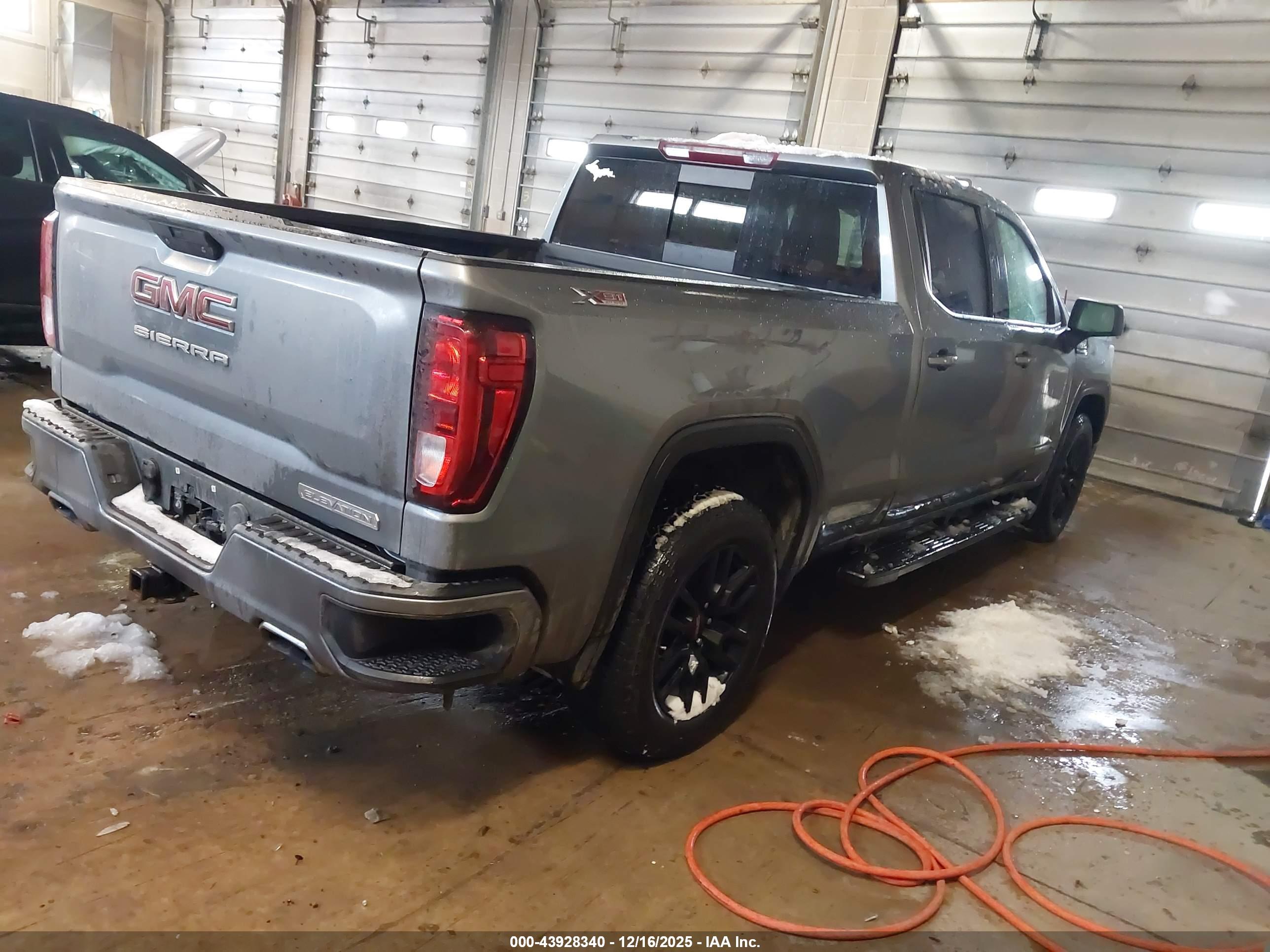 GMC SIERRA image 4