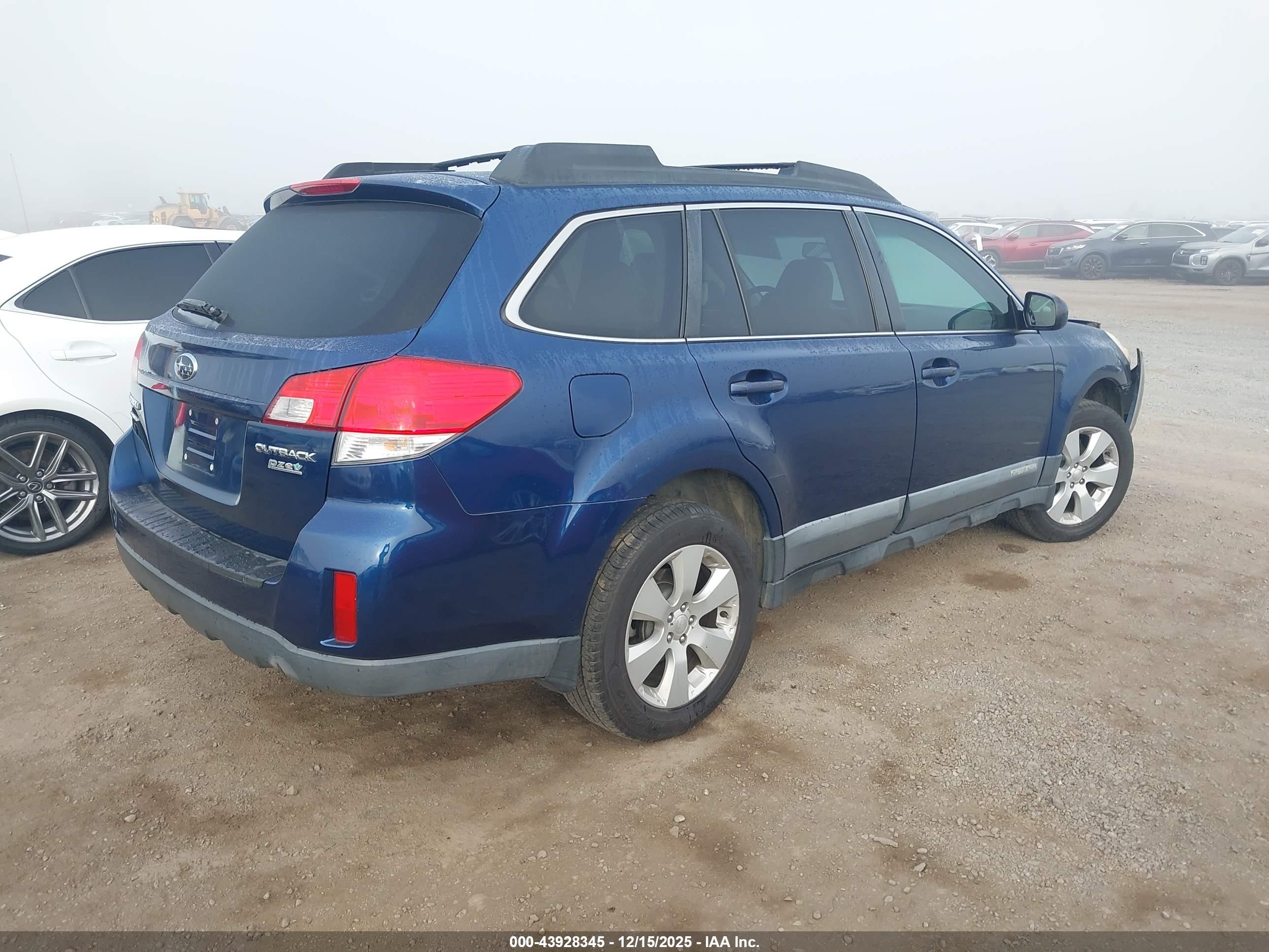 SUBARU OUTBACK image 4