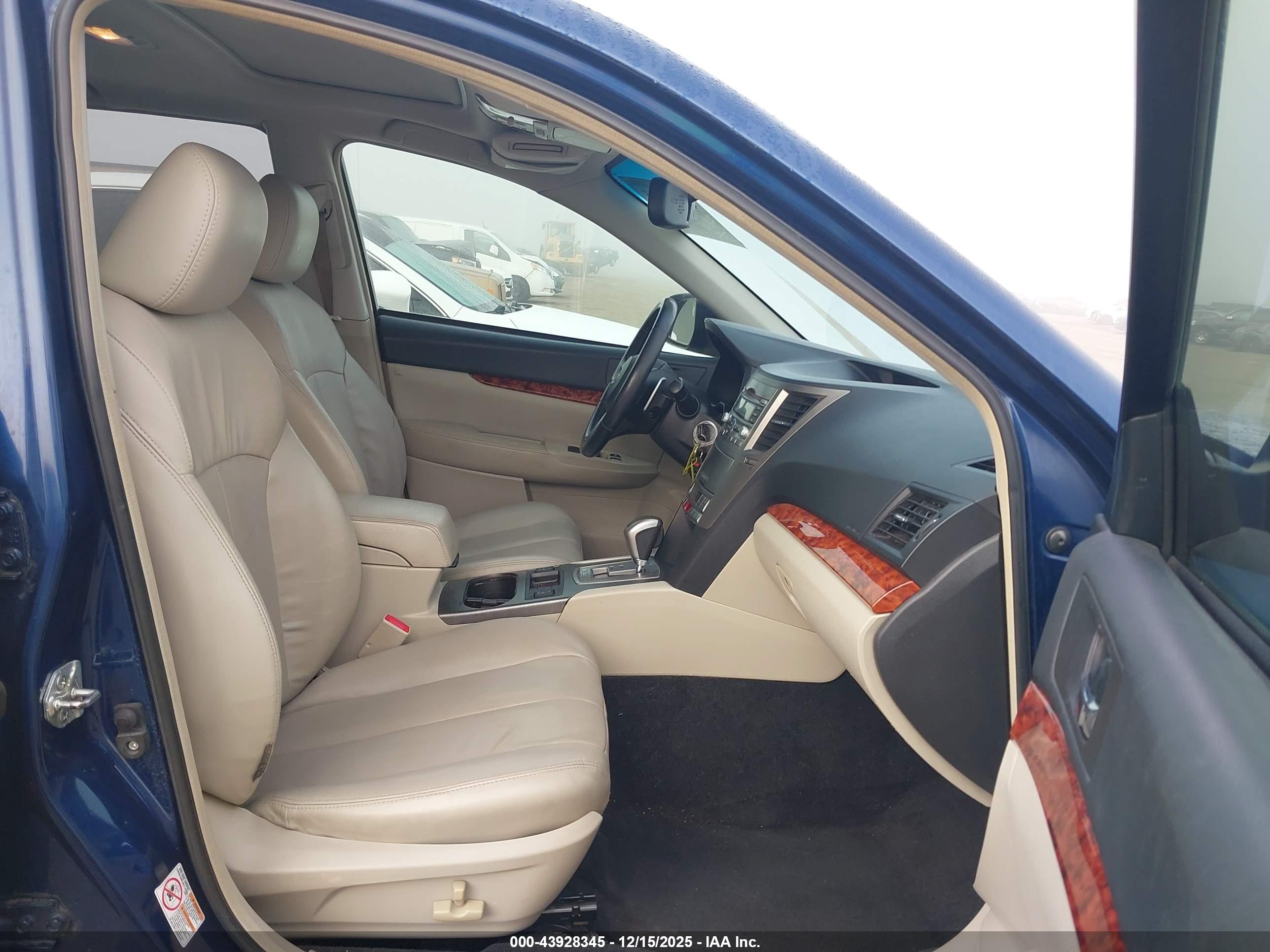 SUBARU OUTBACK image 5