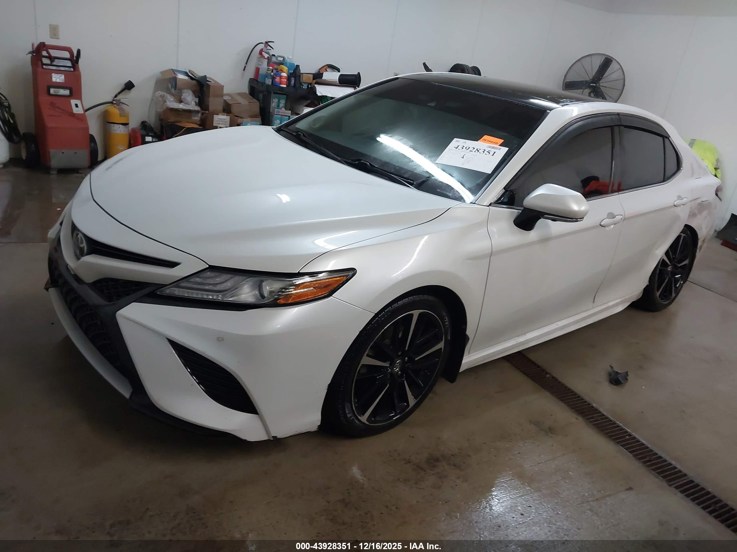 TOYOTA CAMRY image 2