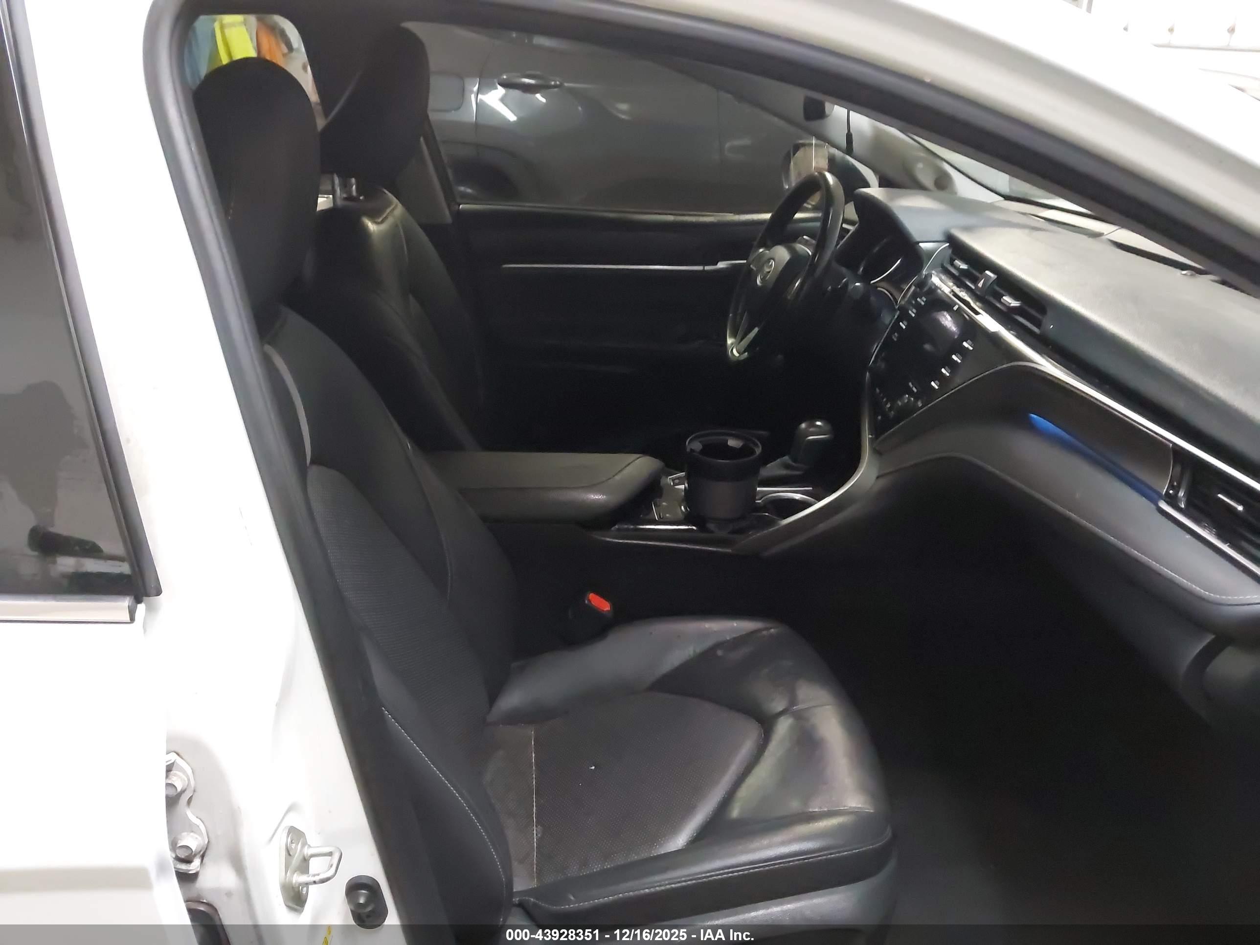 TOYOTA CAMRY image 5