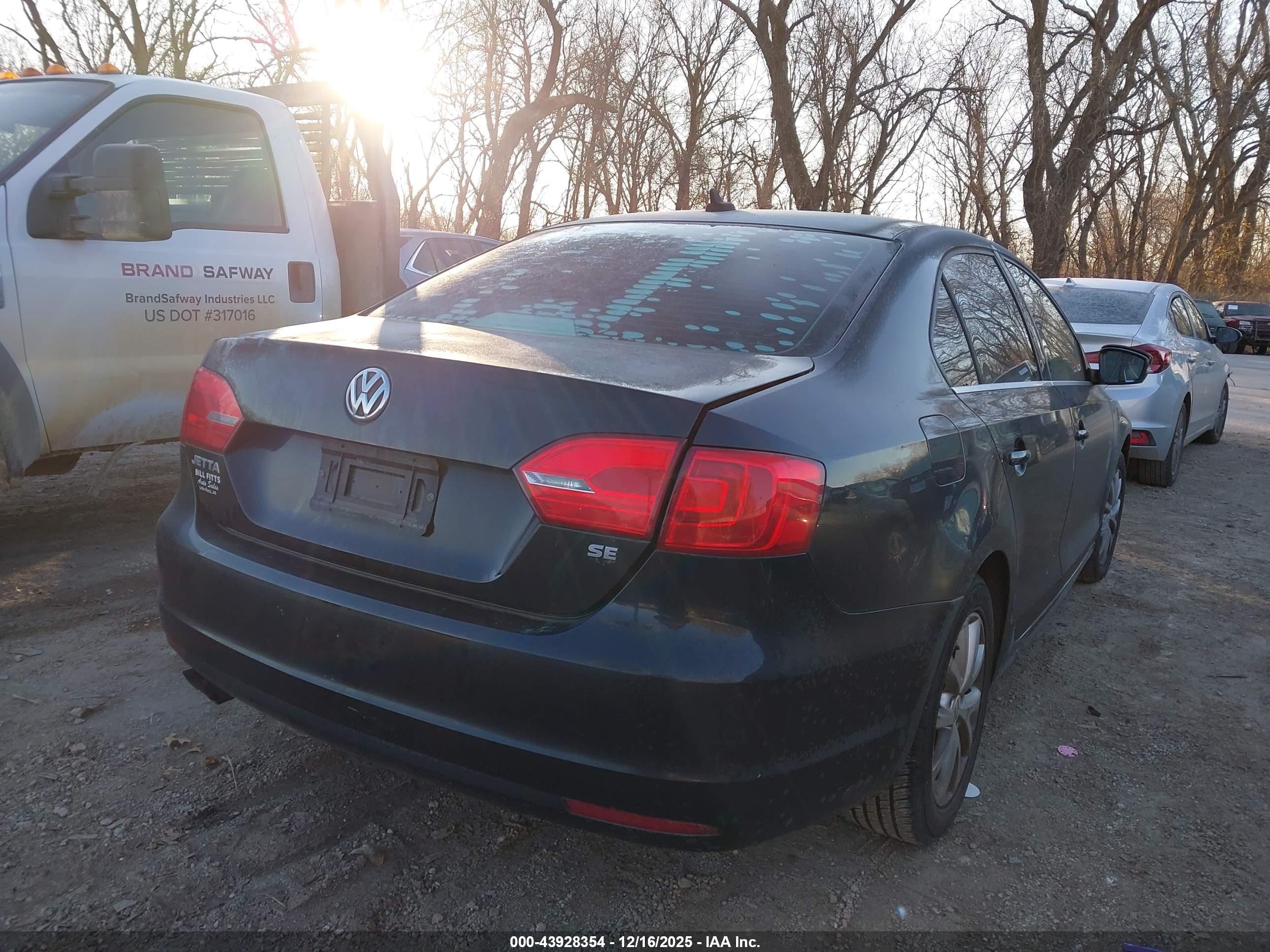 VOLKSWAGEN JETTA image 4