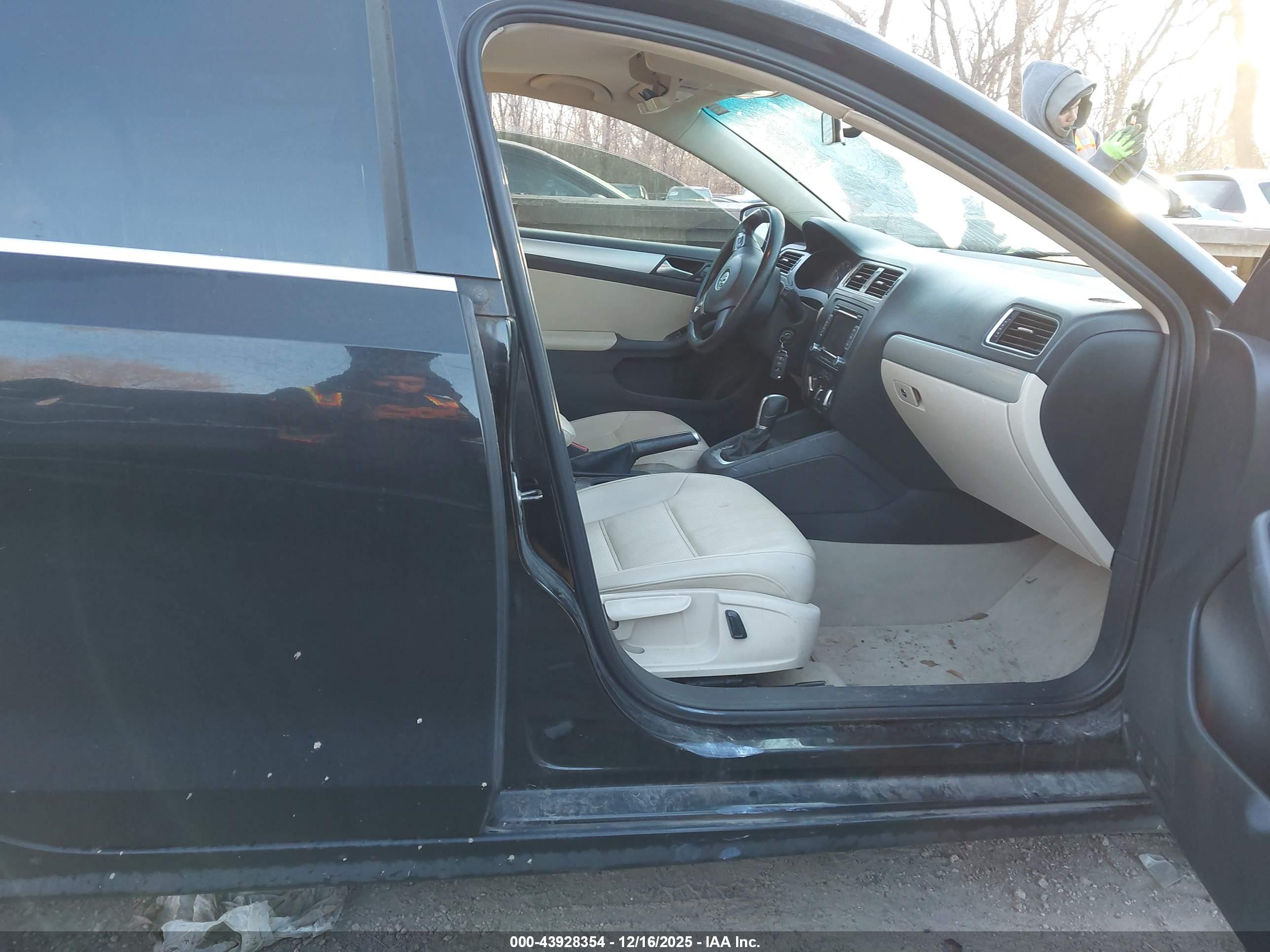 VOLKSWAGEN JETTA image 5